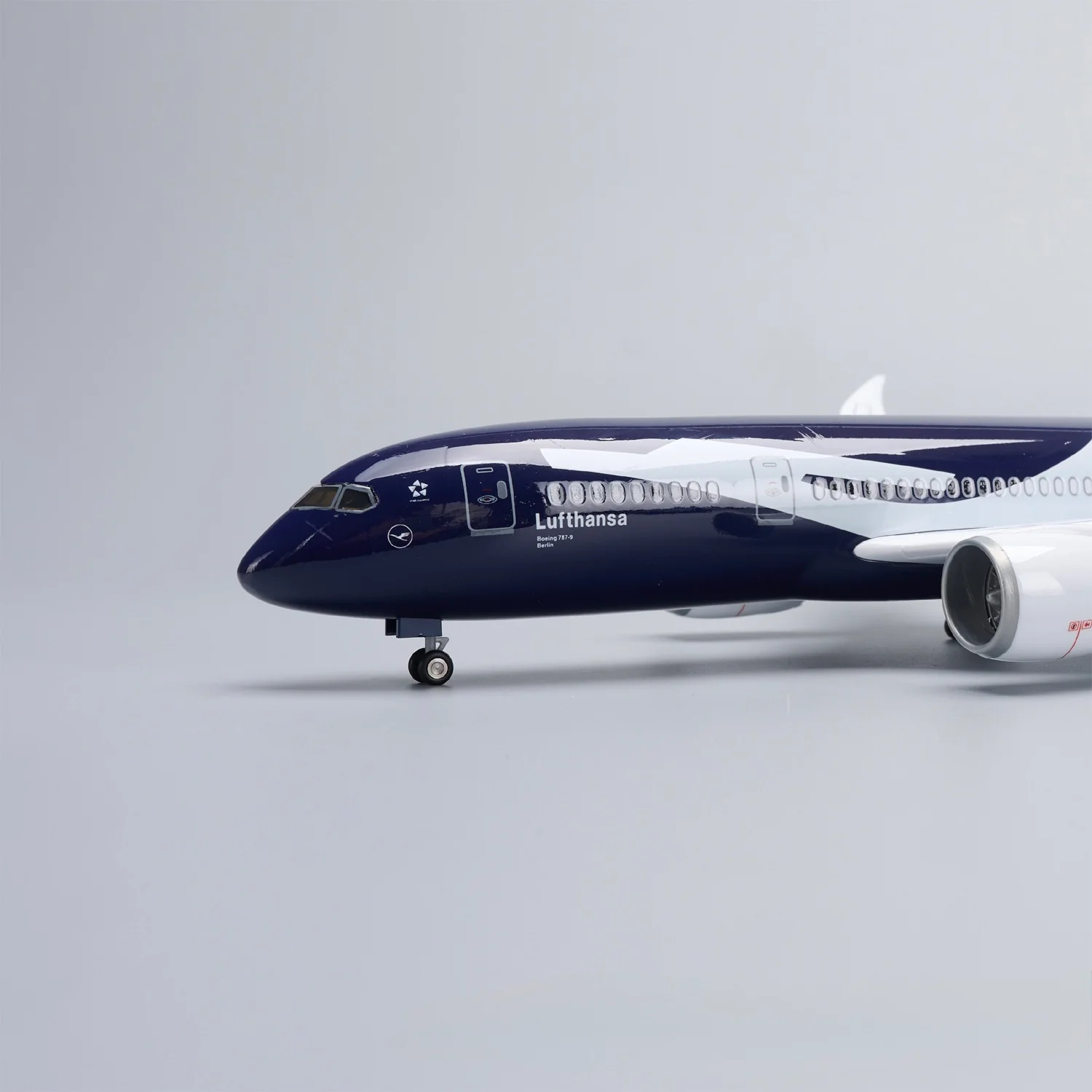 Boeing 787-9 Lufthansa 100 Years Commemorative – 1:145 Scale Model - Image 5