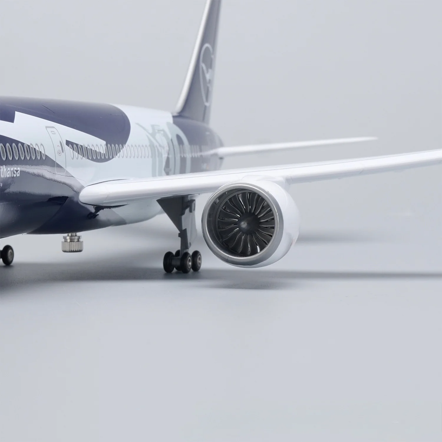 Boeing 787-9 Lufthansa 100 Years Commemorative – 1:145 Scale Model - Image 6