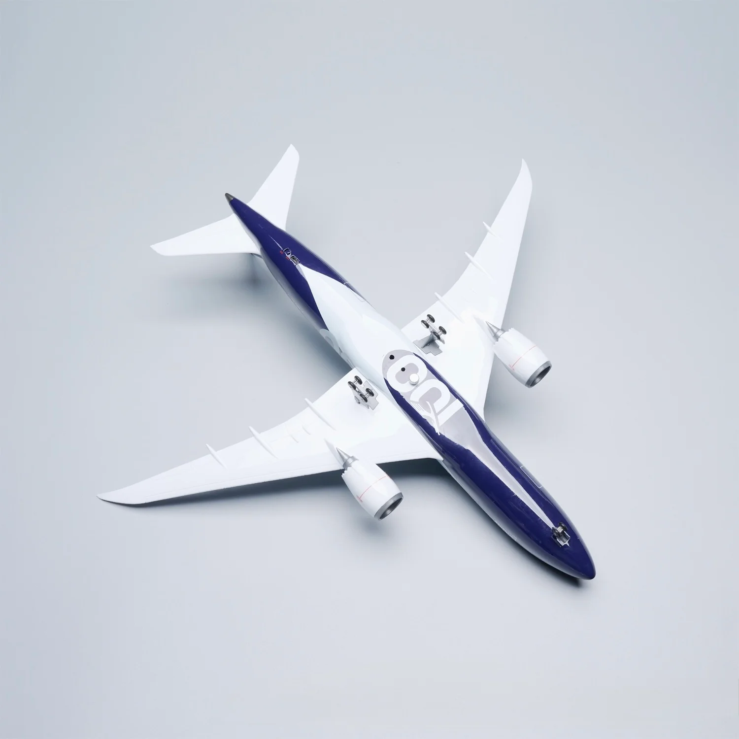 Boeing 787-9 Lufthansa 100 Years Commemorative – 1:145 Scale Model - Image 9