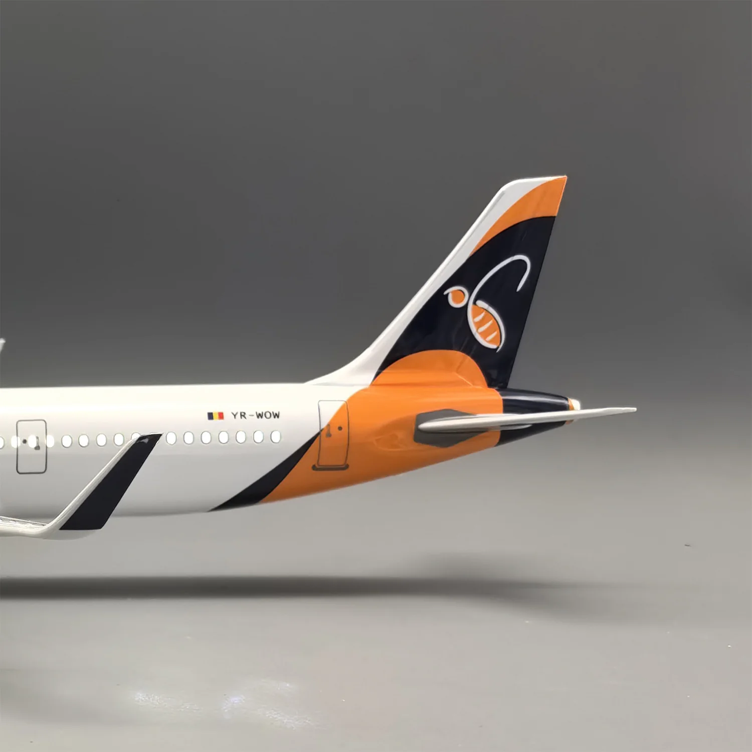 A321NEO HI SKY - SCALE 1/100 - 44CM - 18.5 IN - AIRPLANE MODEL - Image 3