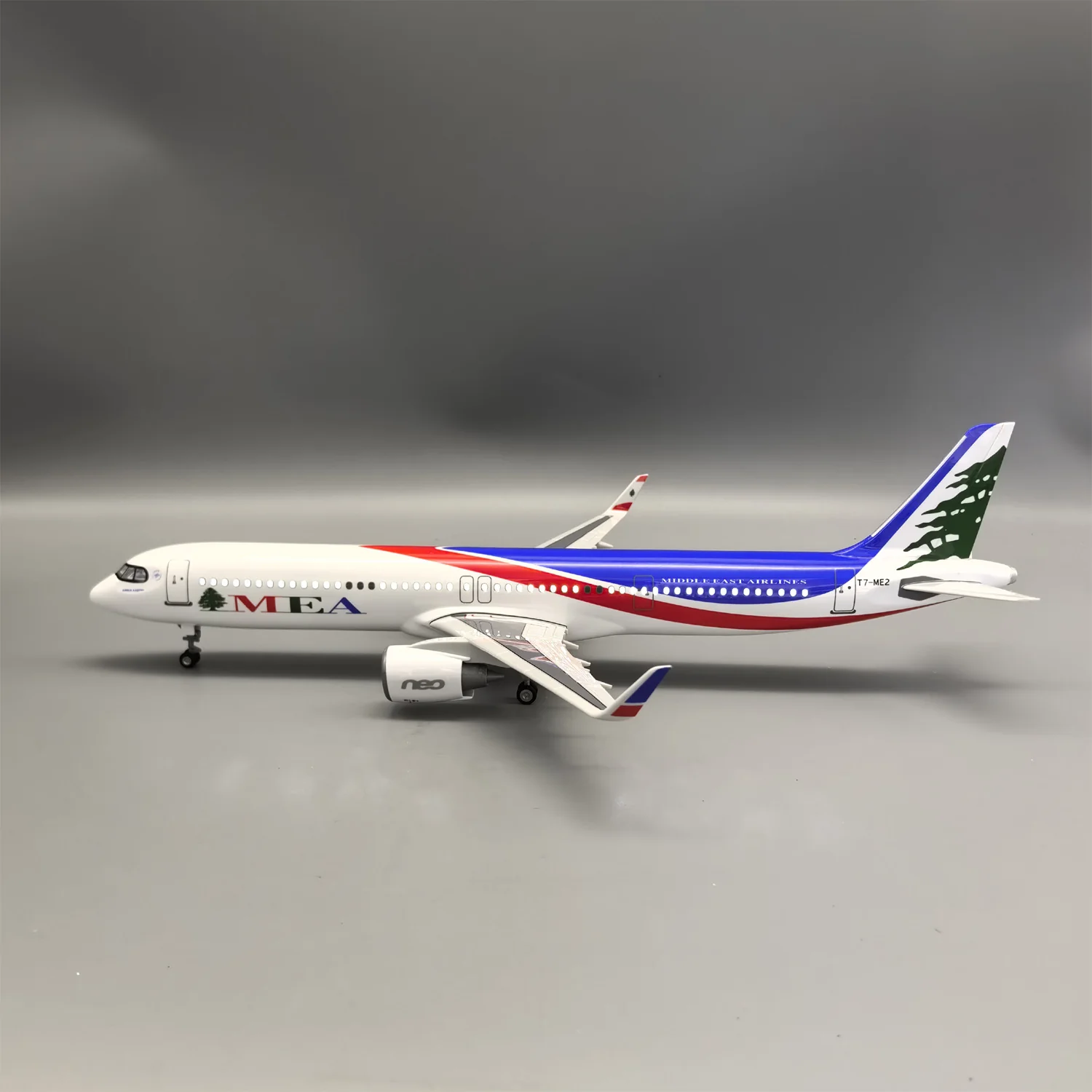 A321NEO MIDDLE EAST AIRLINES - SCALE 1/100 - 44CM - 18.5 IN - AIRPLANE MODEL - Image 3