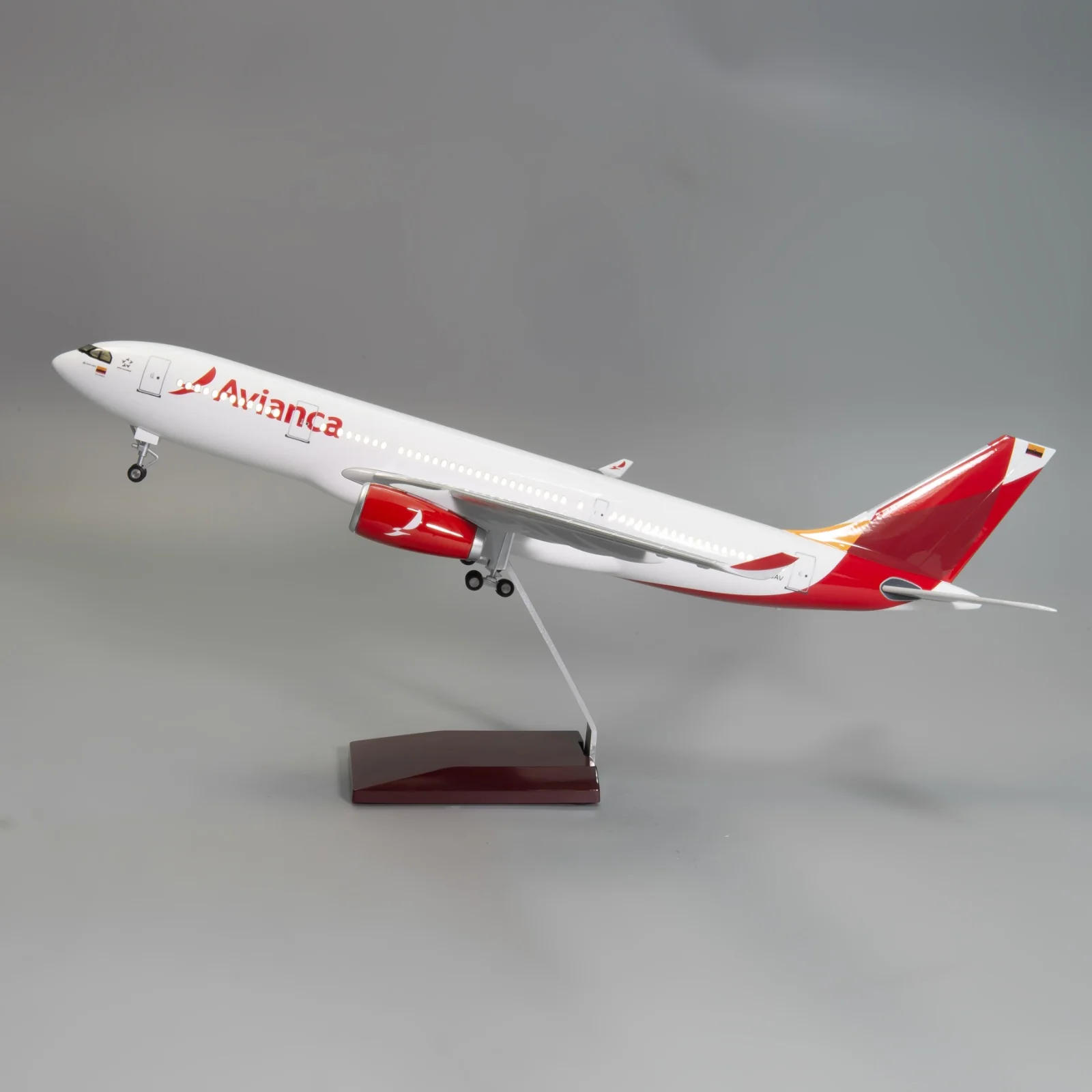 A330 Avianca - scale 1/135 - 47cm - 18.5 in - Airplane Model - Image 4