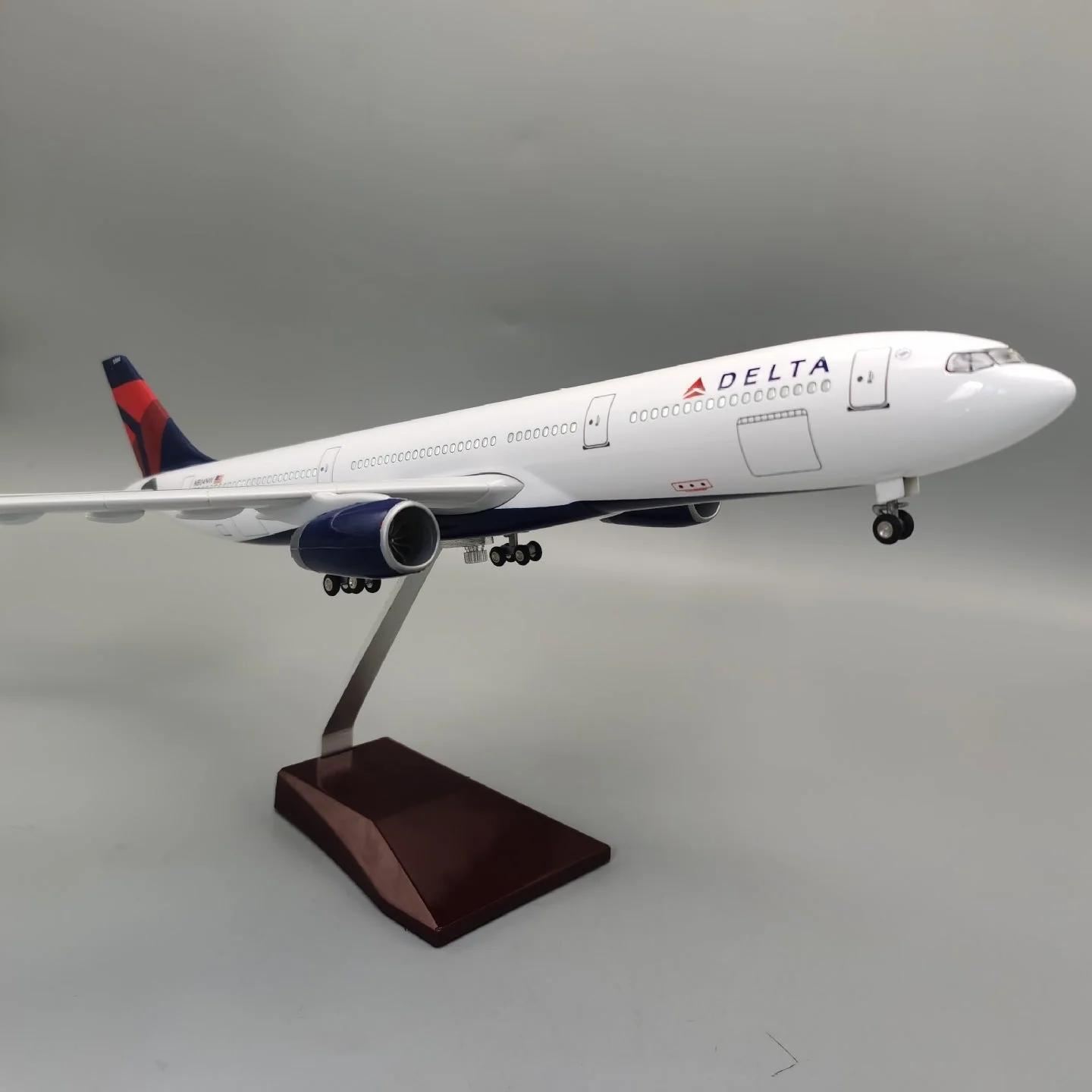 A330 Delta Airlines - Scale 1/135 - 47cm - 18.5 in - Airplane Model - Image 12