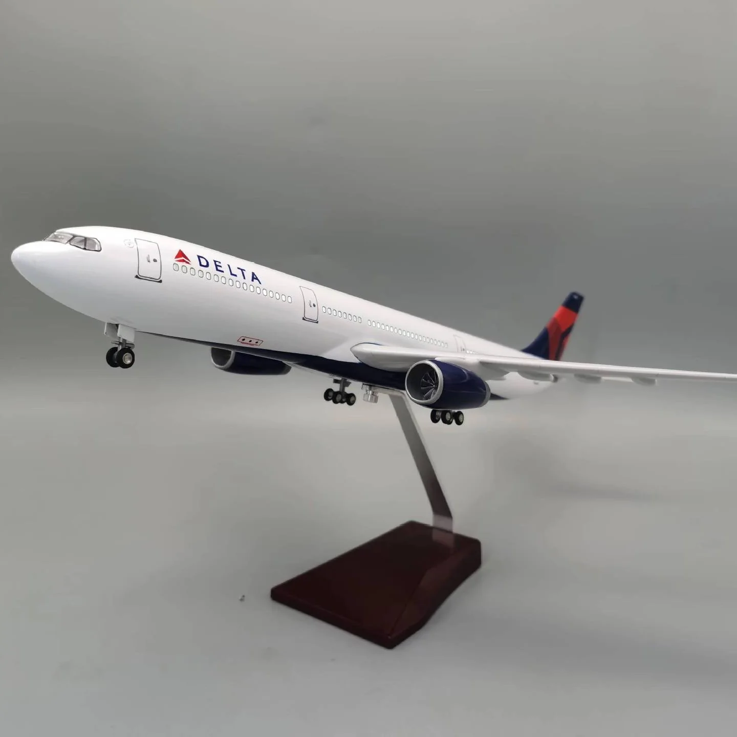 A330 Delta Airlines - Scale 1/135 - 47cm - 18.5 in - Airplane Model - Image 13