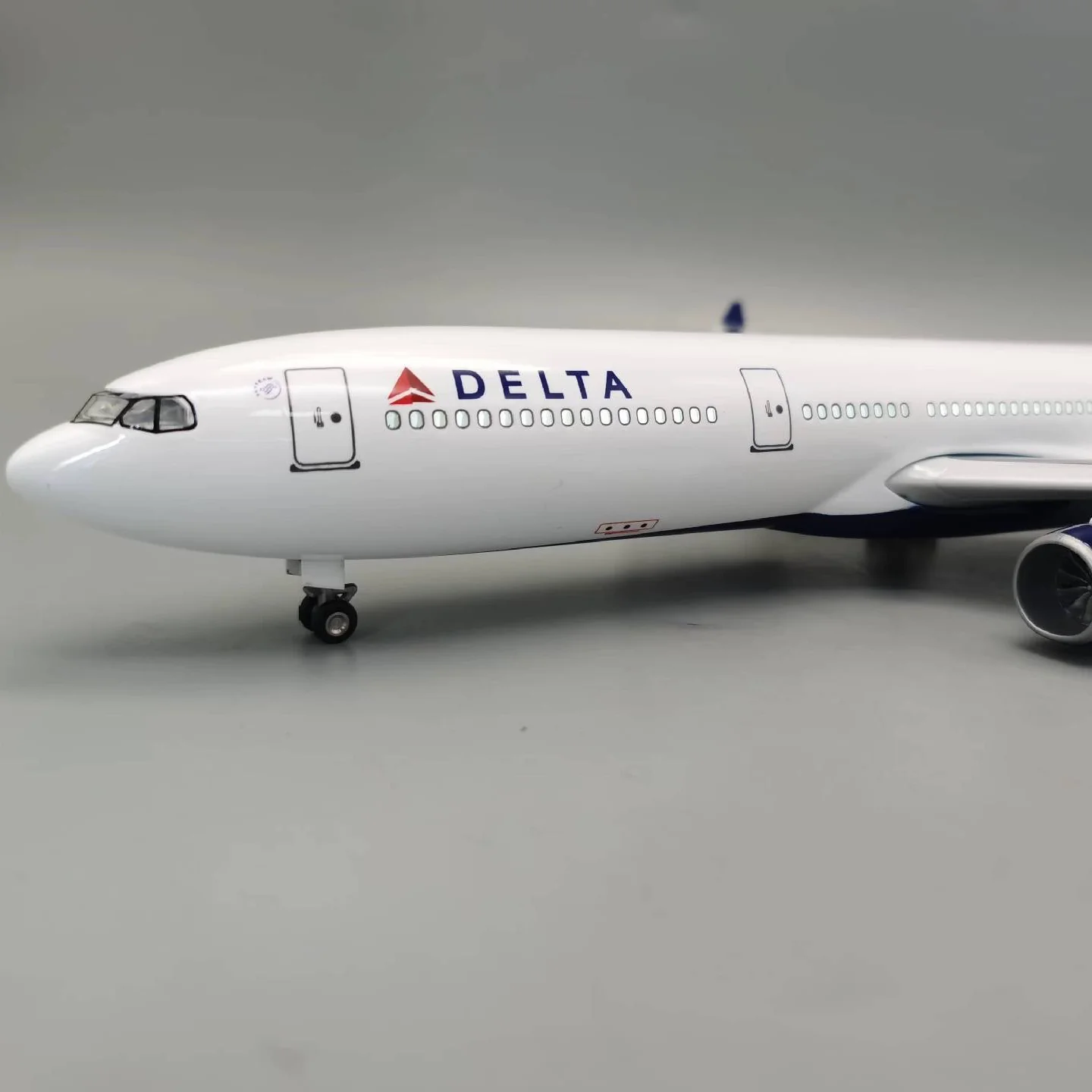A330 Delta Airlines - Scale 1/135 - 47cm - 18.5 in - Airplane Model - Image 3
