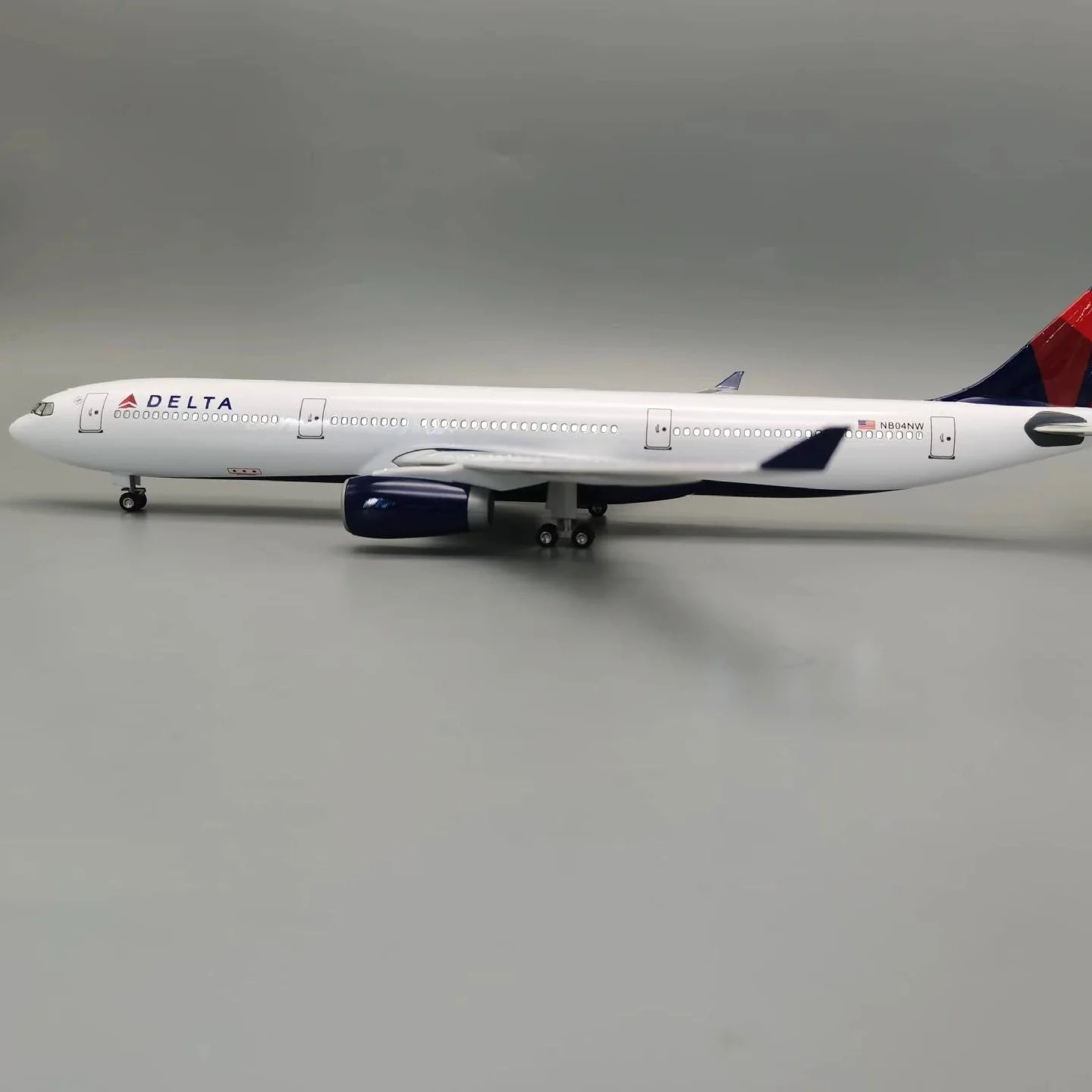 A330 Delta Airlines - Scale 1/135 - 47cm - 18.5 in - Airplane Model - Image 5