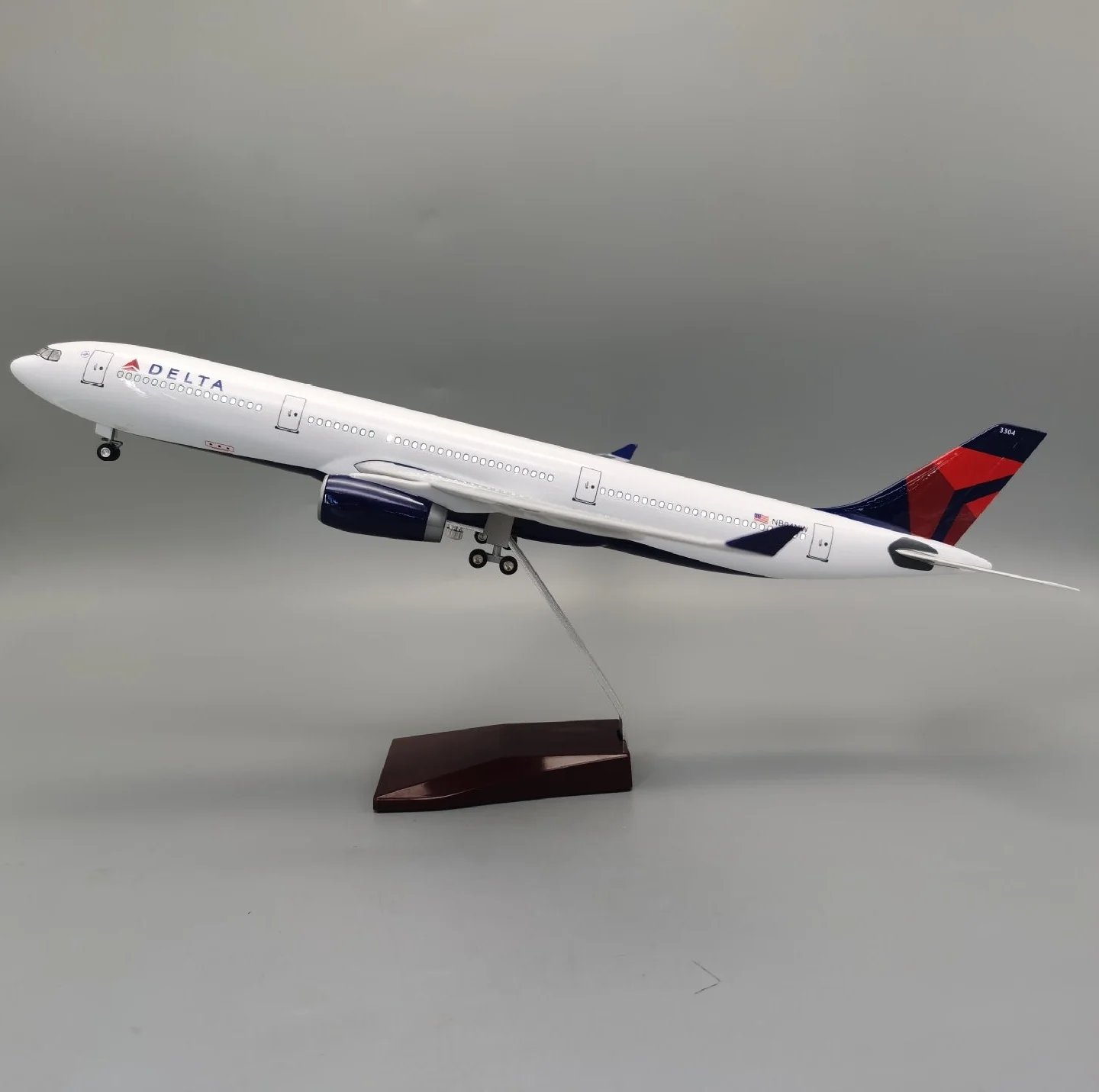 A330 Delta Airlines - Scale 1/135 - 47cm - 18.5 in - Airplane Model - Image 7