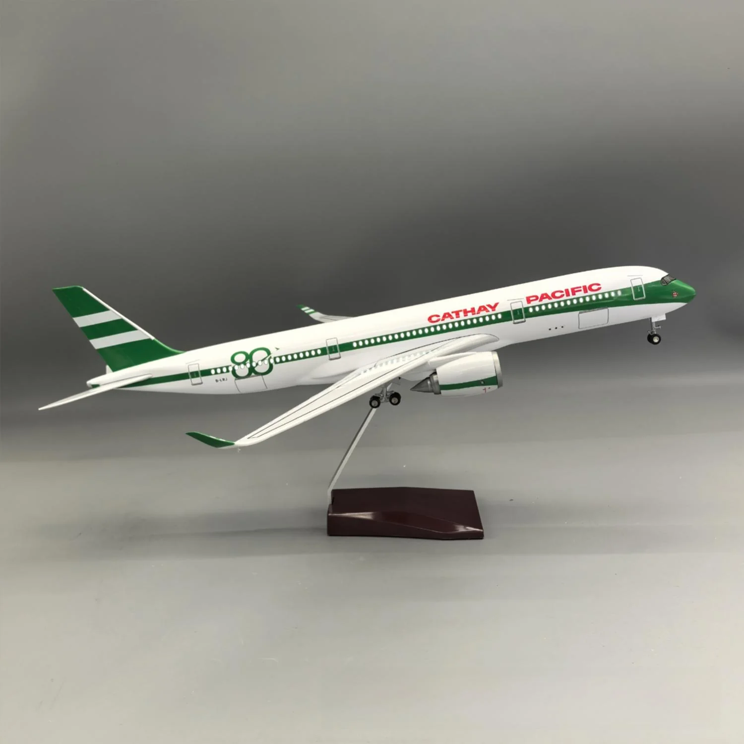 A350 Cathay Pacific 1:142 – 47 CM / 18.5 IN – 80 YEARS COMMEMORATIVE - Image 11