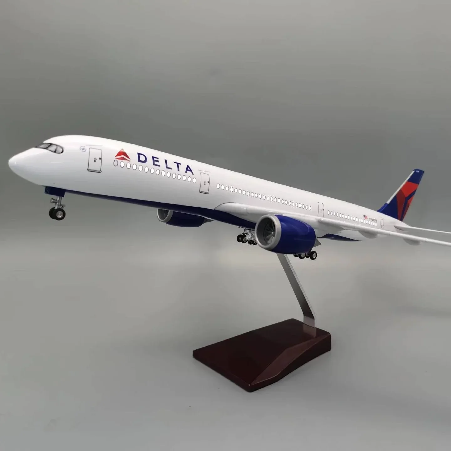 Airbus A350 Delta Airlines 1:142 – 47 cm / 18.5 in – LED Lights - Image 11