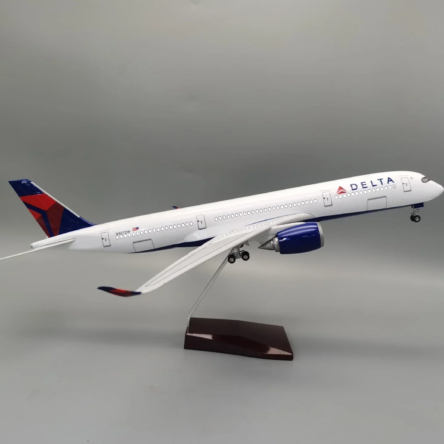 Airbus A350 Delta Airlines 1:142 – 47 cm / 18.5 in – LED Lights - Image 12