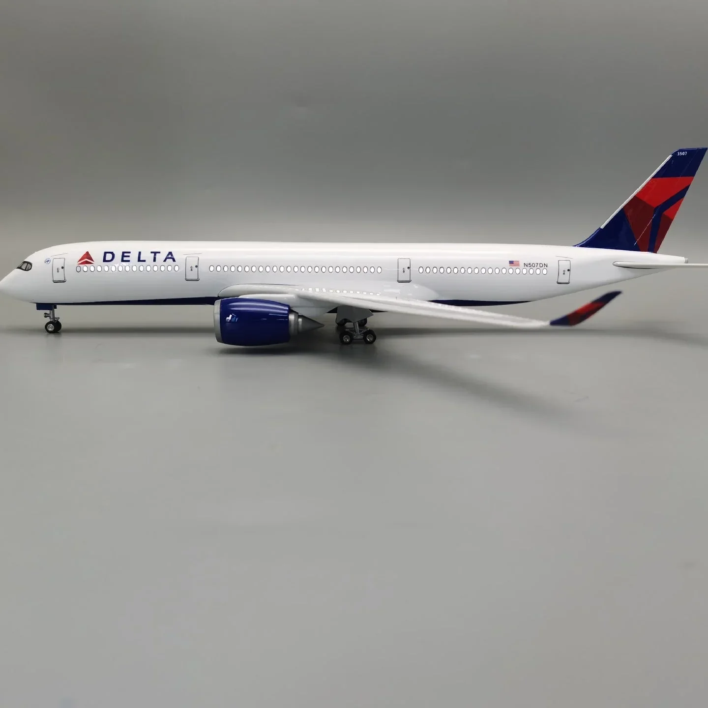 Airbus A350 Delta Airlines 1:142 – 47 cm / 18.5 in – LED Lights - Image 13