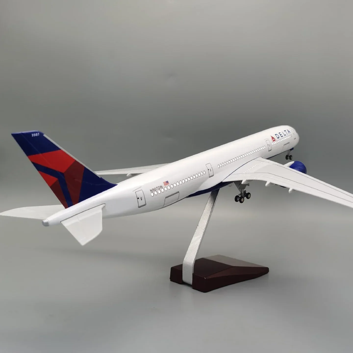 Airbus A350 Delta Airlines 1:142 – 47 cm / 18.5 in – LED Lights - Image 14