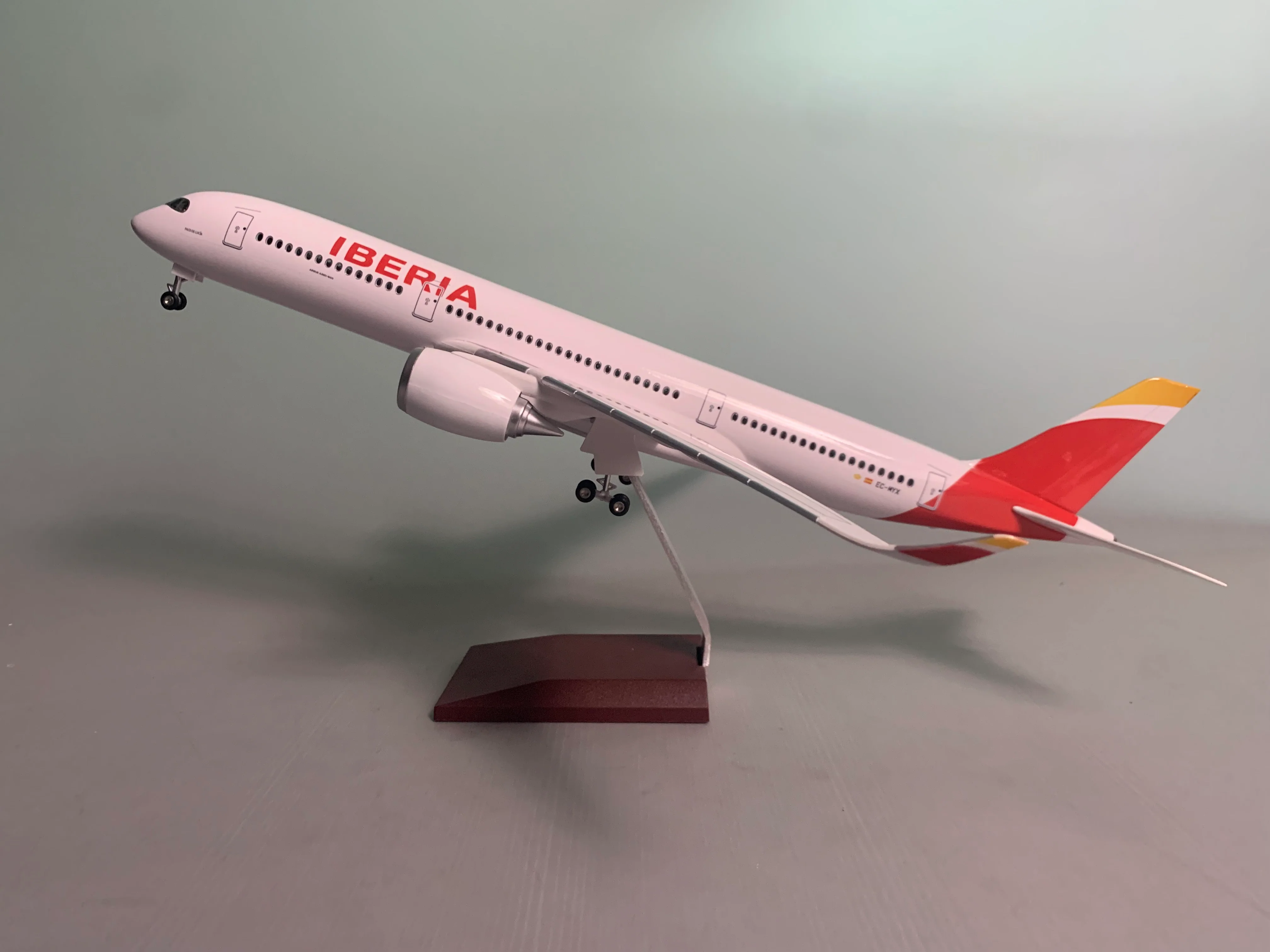 A350 IBERIA- Scale 1/142 - 47CM - 18,5 in - Airplane Model - Image 3