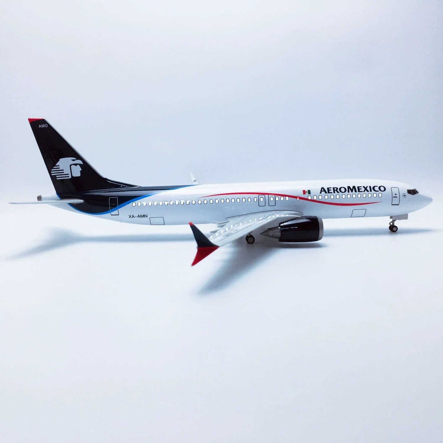 Boeing 737 MAX Aeroméxico – Scale 1:80 (47 cm / 18.5 in) - Image 6