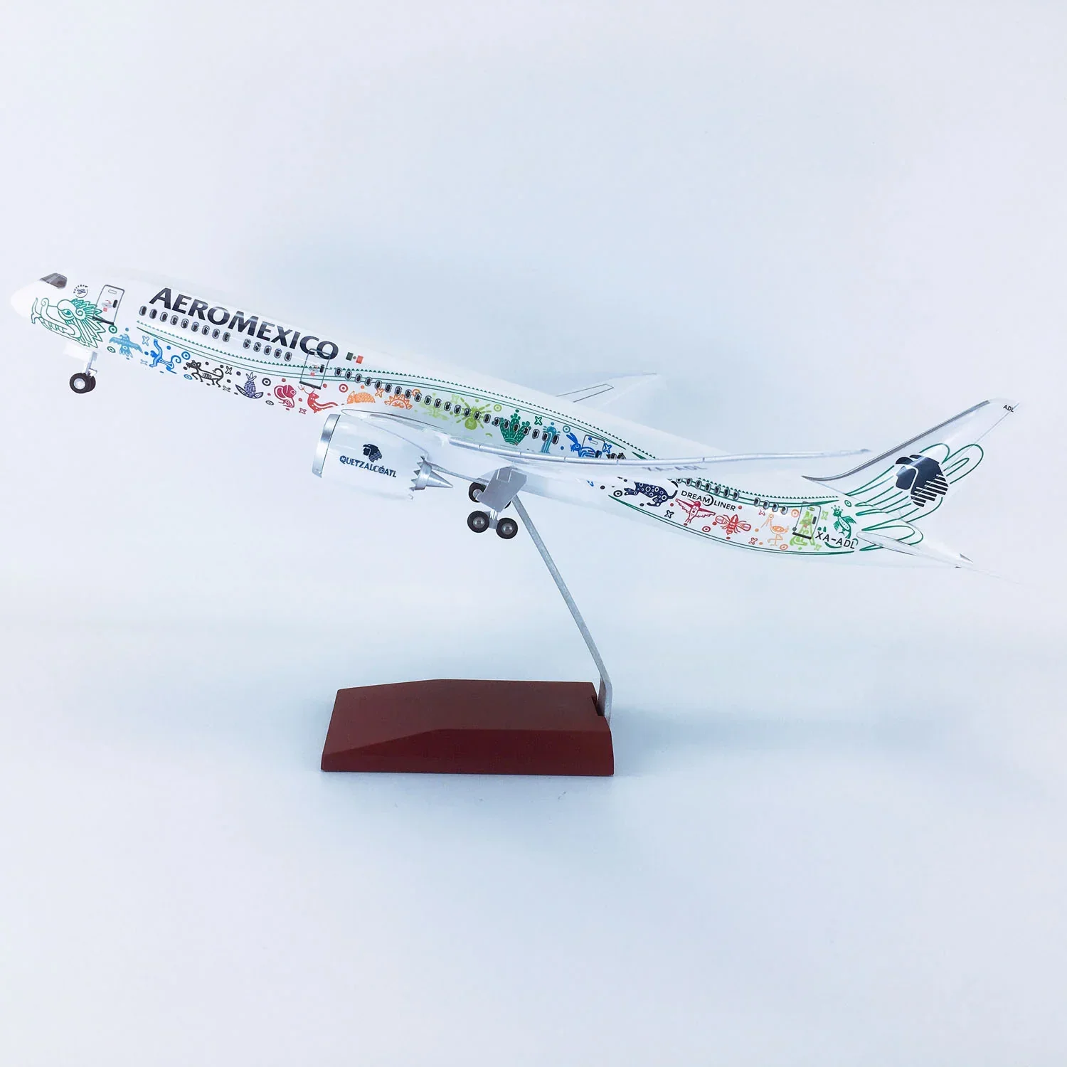 Boeing 787-9 Aeroméxico "Quetzalcóatl" – Scale 1:130 (43 cm / 16.9 in) - Image 11