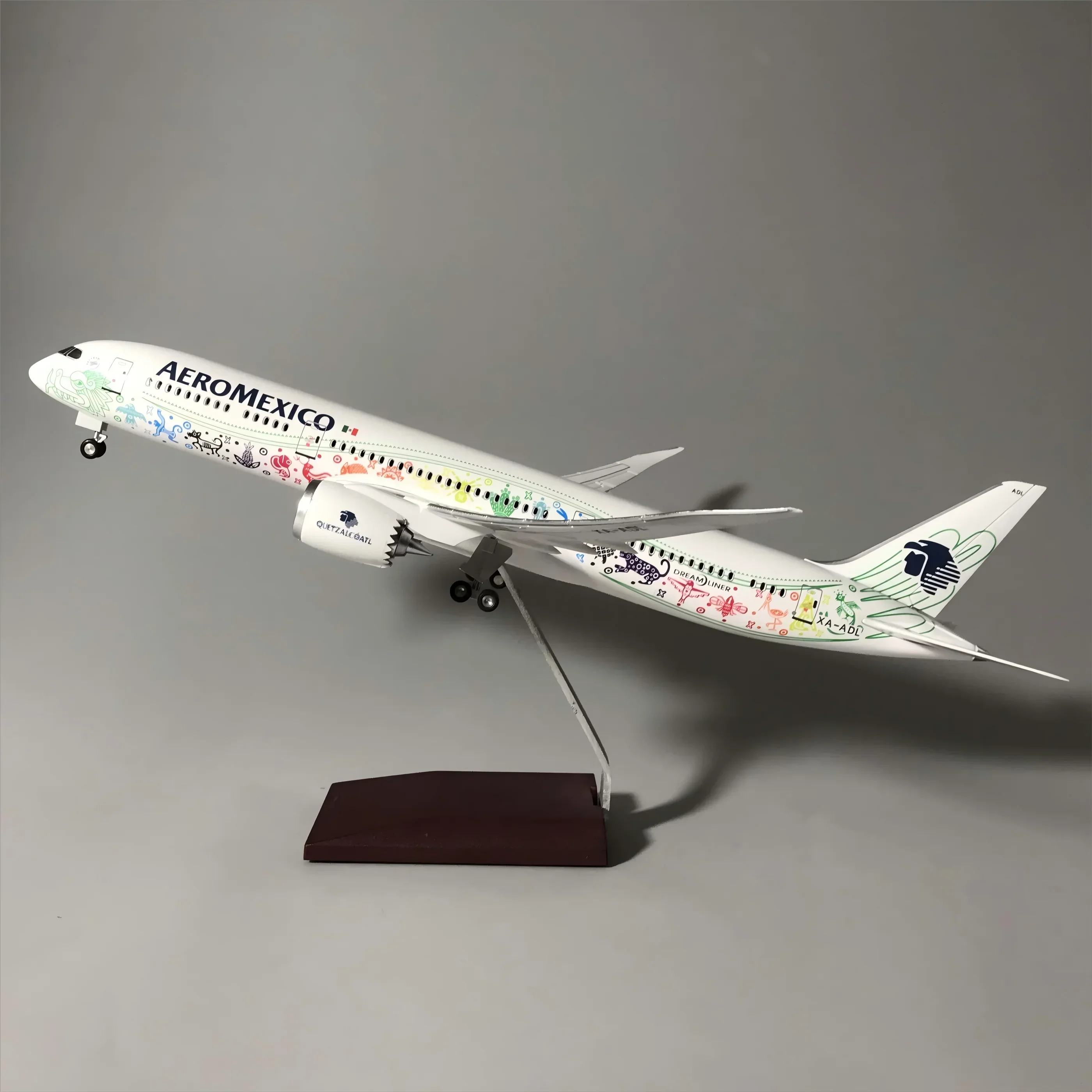 Boeing 787-9 Aeroméxico "Quetzalcóatl" – Scale 1:130 (43 cm / 16.9 in) - Image 17