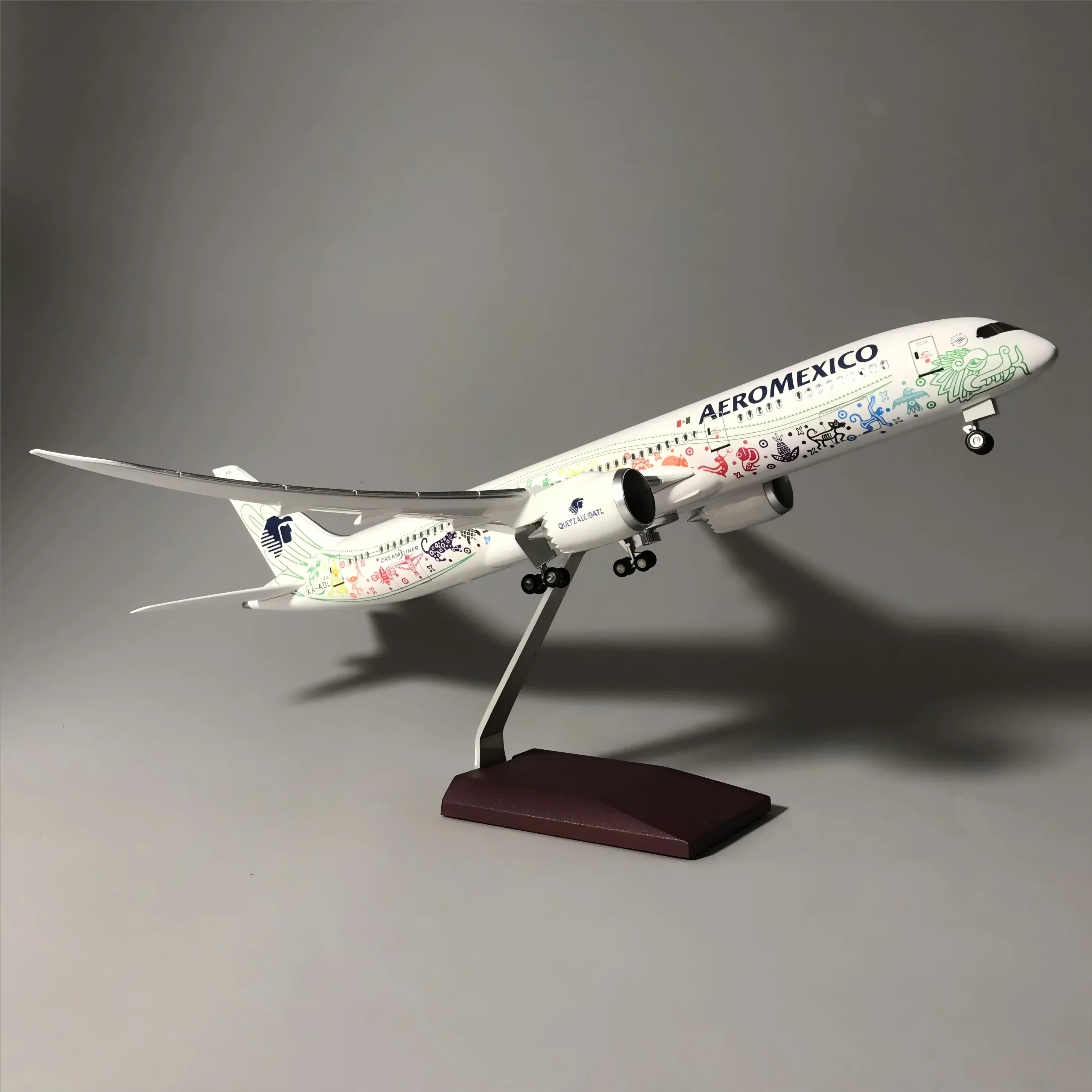 Boeing 787-9 Aeroméxico "Quetzalcóatl" – Scale 1:130 (43 cm / 16.9 in) - Image 18