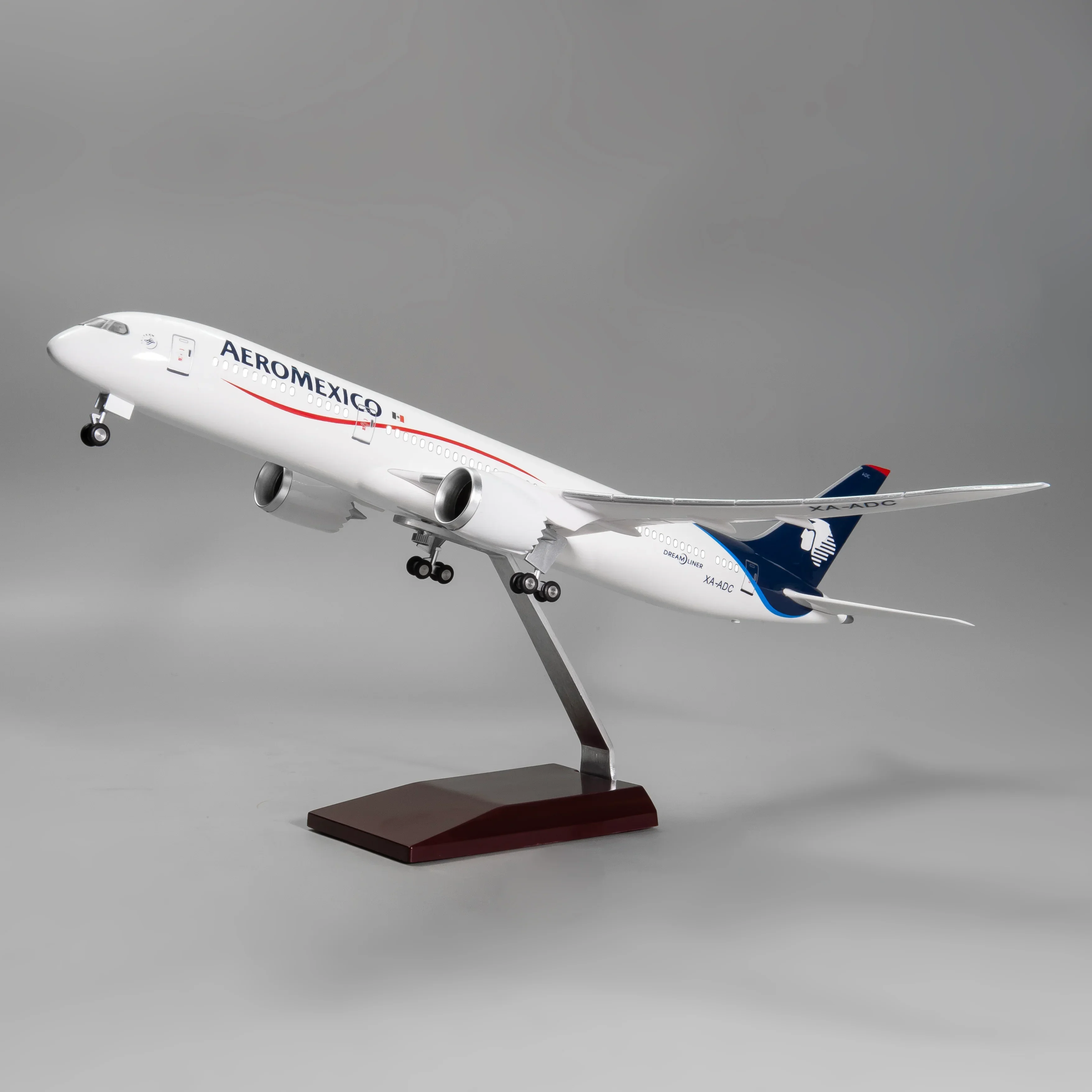 Boeing 787-9 Aeroméxico – Scale 1:130 (43 cm / 16.9 in) - Image 8