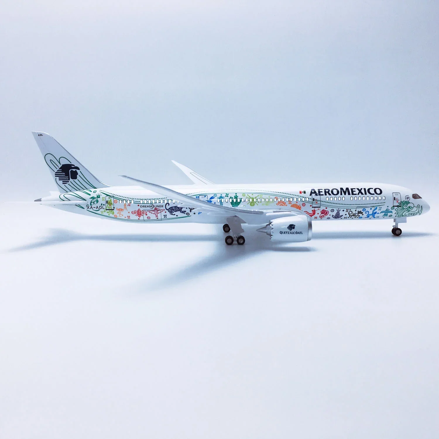 Boeing 787-9 Aeroméxico "Quetzalcóatl" – Scale 1:130 (43 cm / 16.9 in) - Image 9