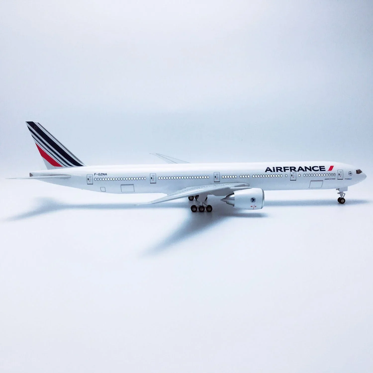 B777 Air France - Scale 1/157 - 47CM - 18,5 in - Airplane Model - Image 3