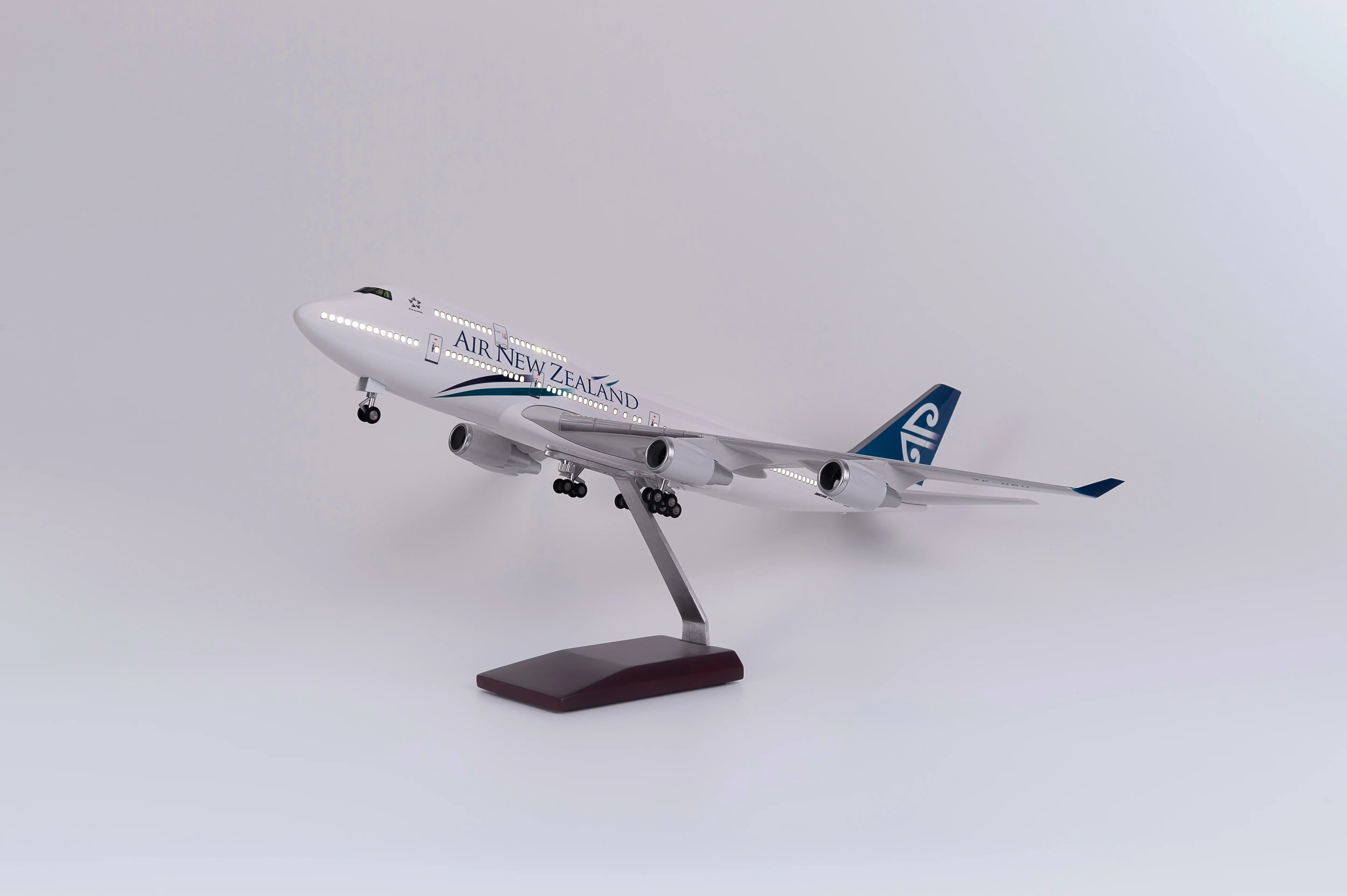 B747 Air New Zealand  - Scale 1/150 - 47cm - 18.5in - Airplane Model - Image 10