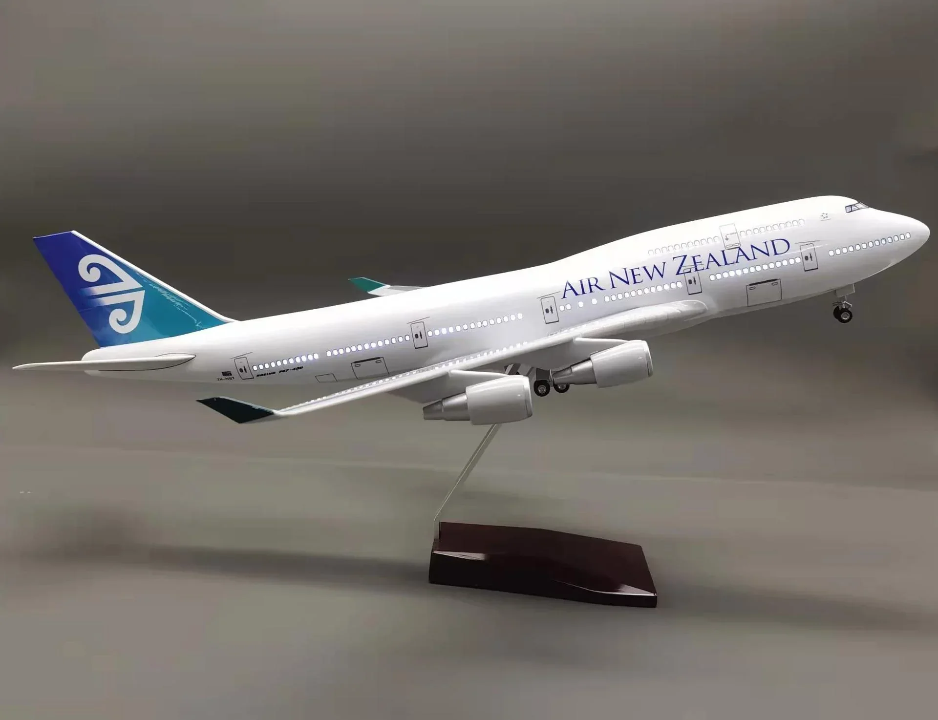 B747 Air New Zealand  - Scale 1/150 - 47cm - 18.5in - Airplane Model - Image 5