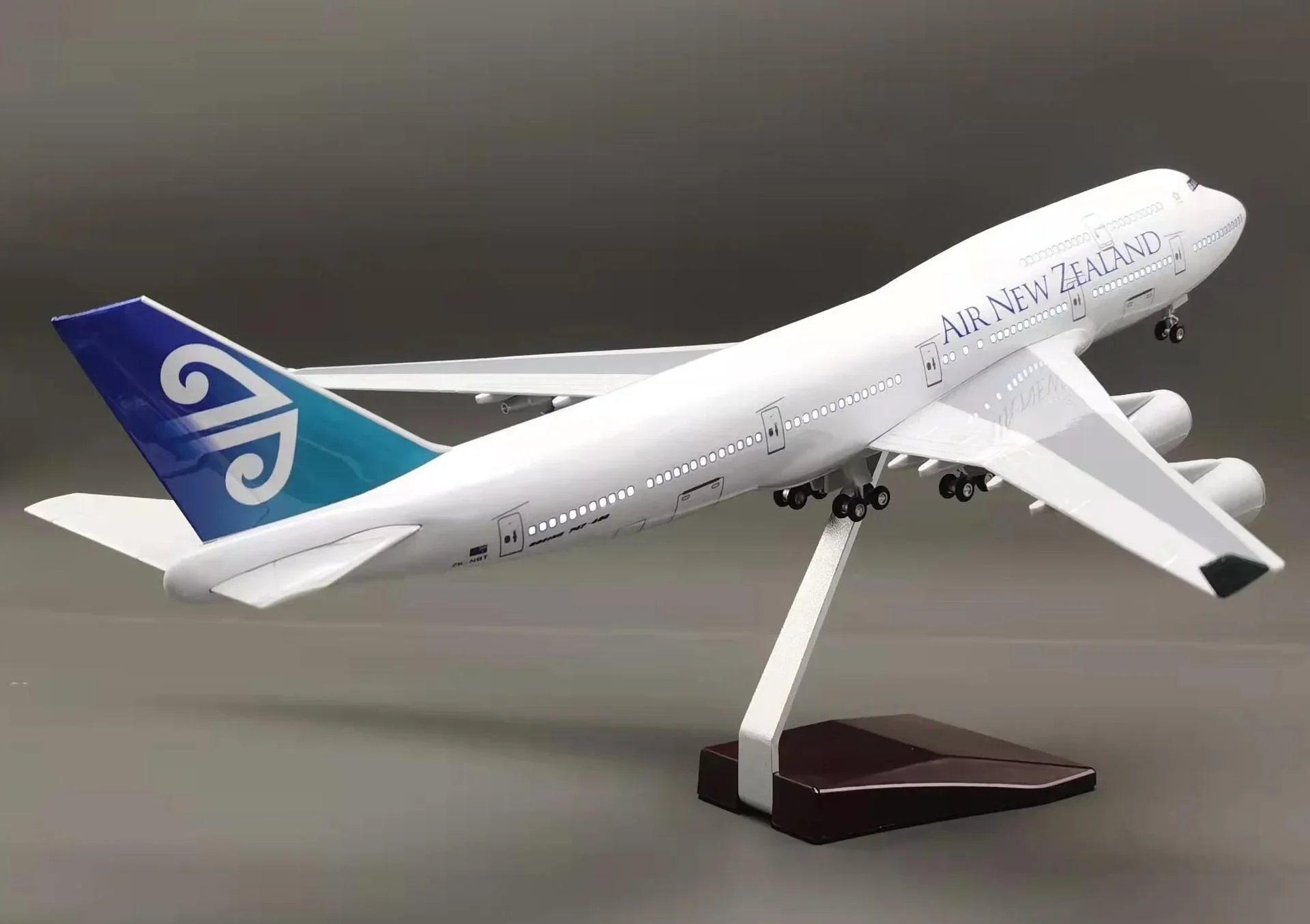 B747 Air New Zealand  - Scale 1/150 - 47cm - 18.5in - Airplane Model - Image 6