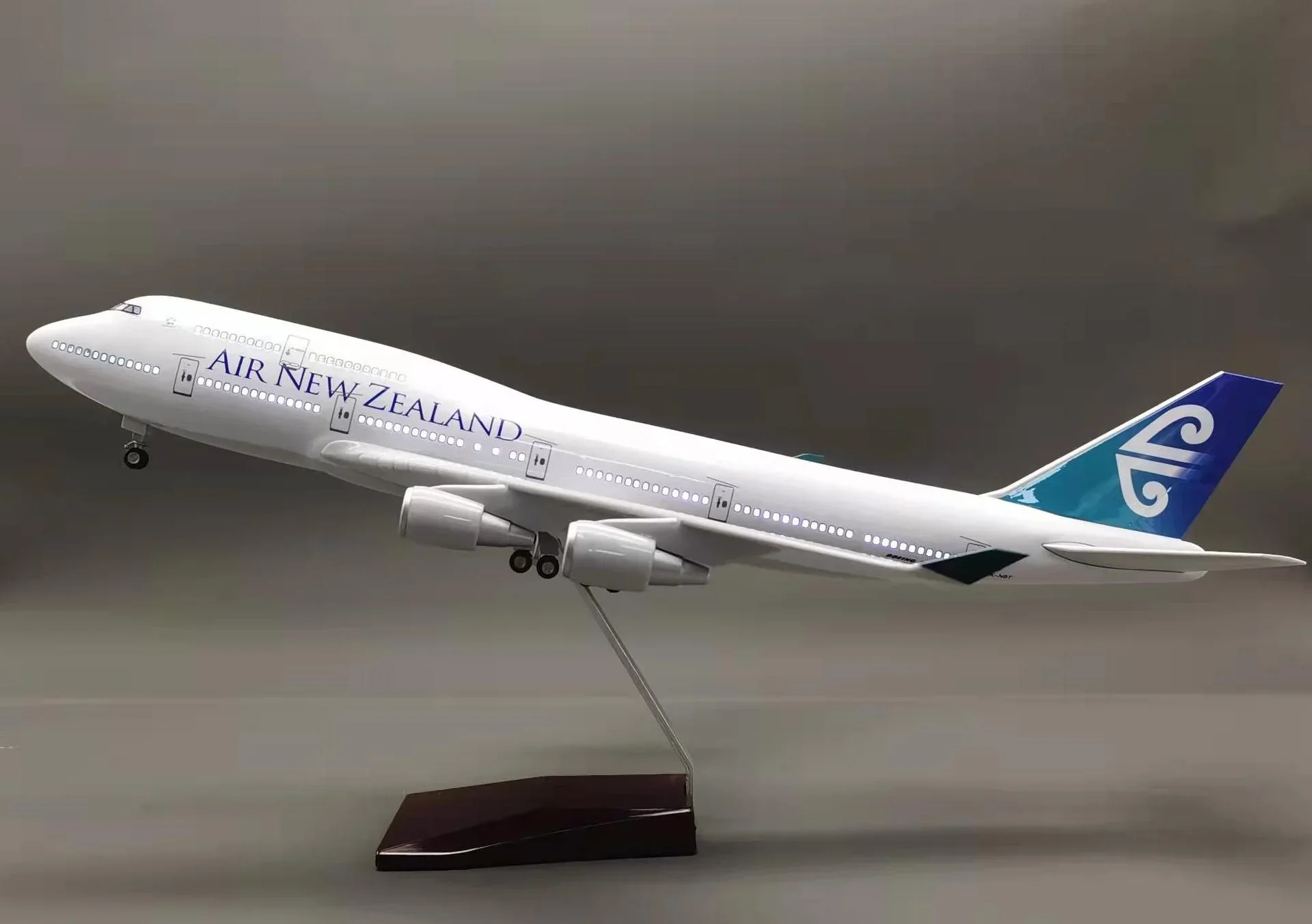 B747 Air New Zealand  - Scale 1/150 - 47cm - 18.5in - Airplane Model - Image 7