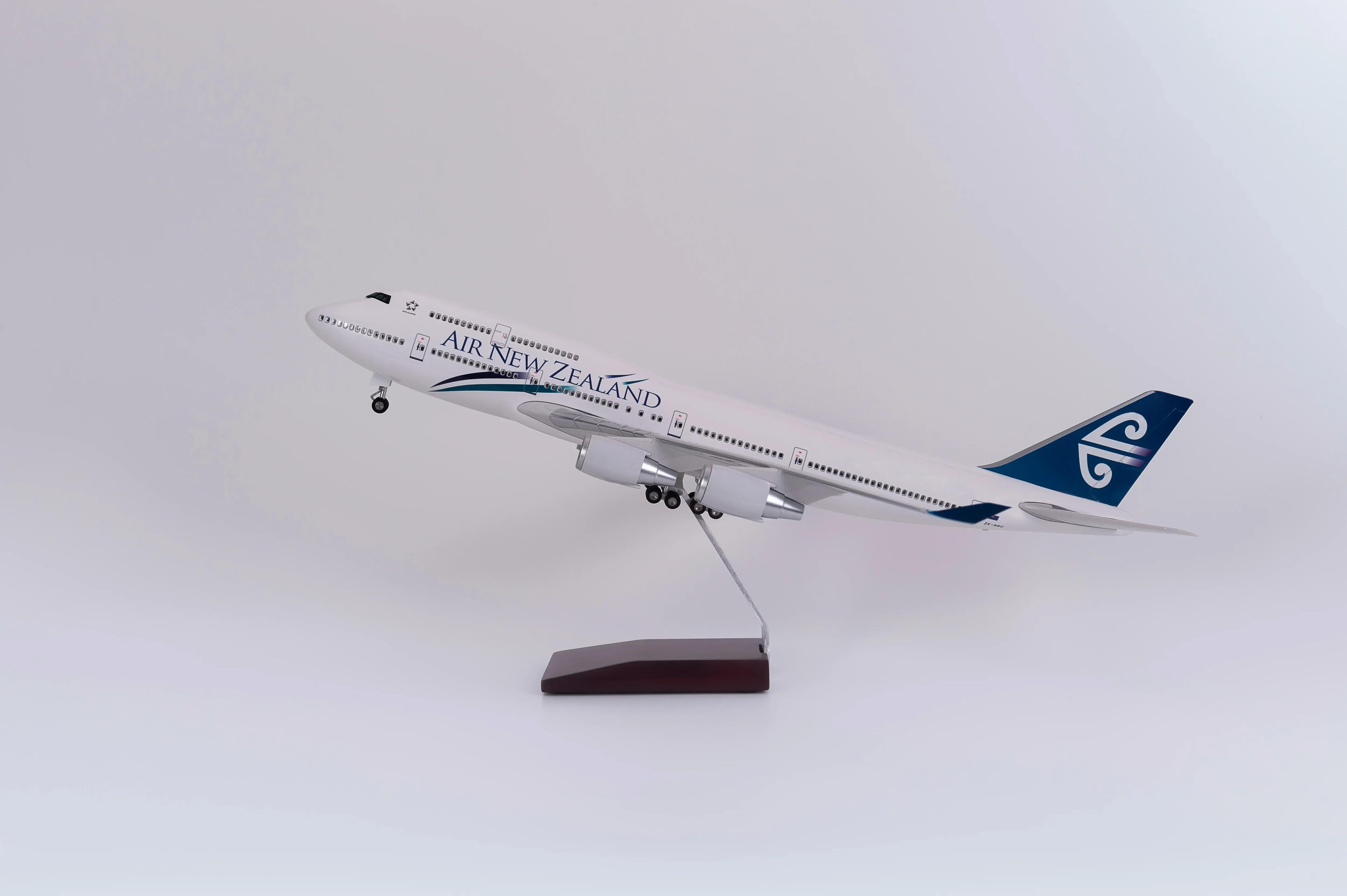 B747 Air New Zealand  - Scale 1/150 - 47cm - 18.5in - Airplane Model - Image 8