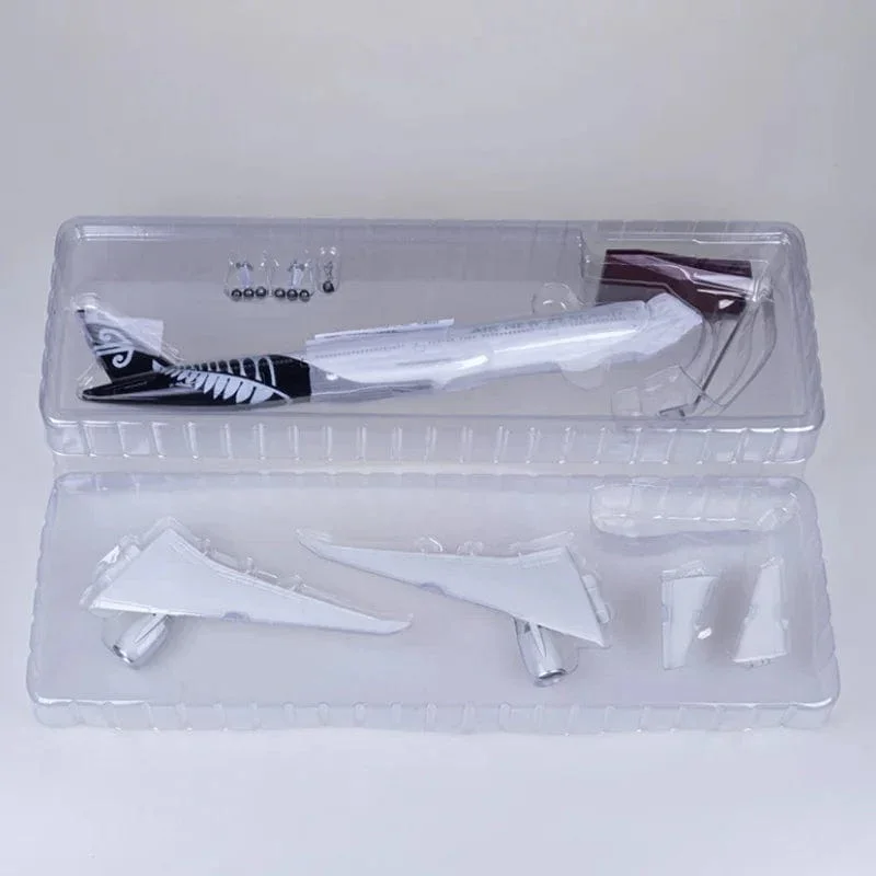 B777 Air New Zealand - Scale 1/157 - 47CM - 18,5 in - Airplane Model - Image 4