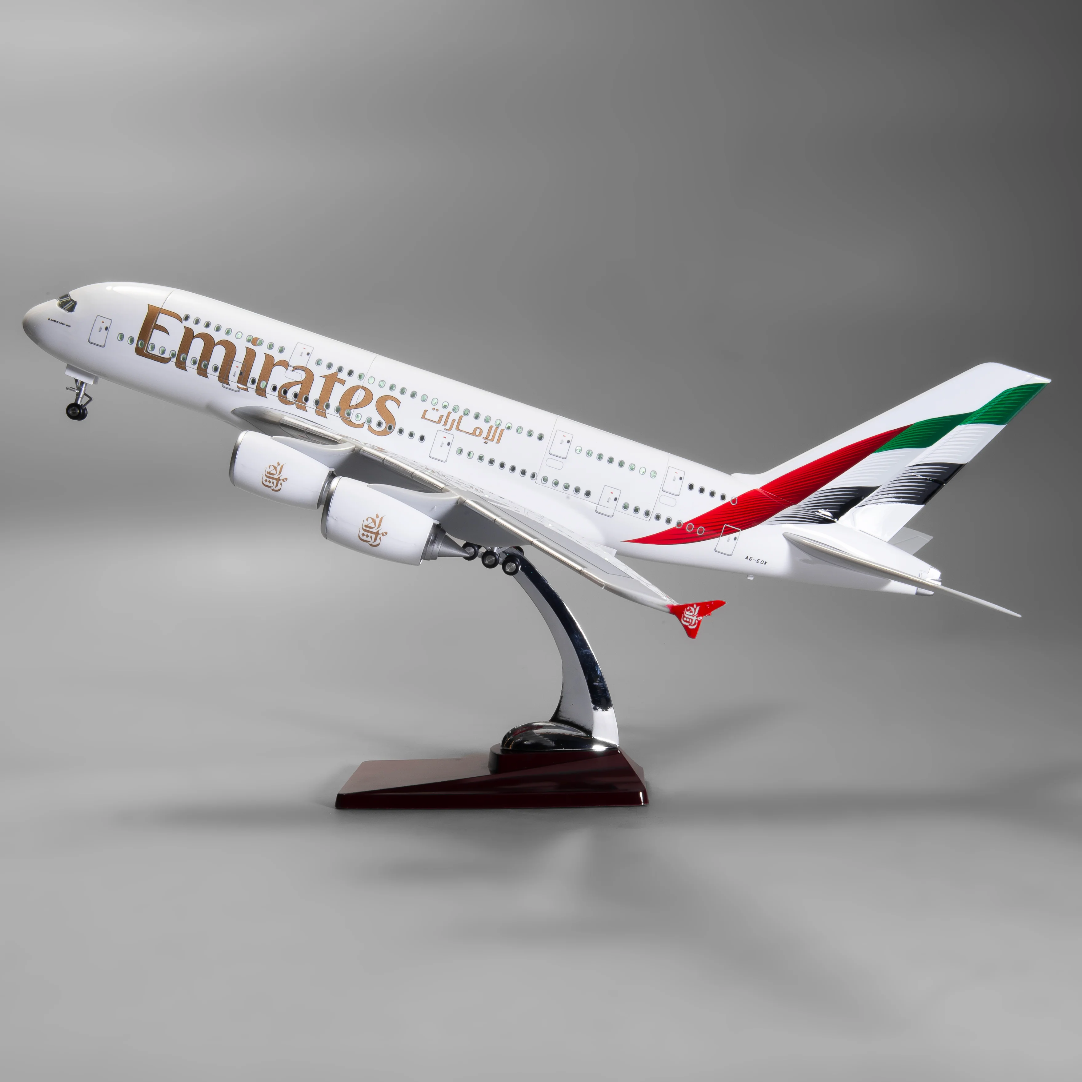 Airbus A380 Emirates 1:160 – 47 cm / 18.5 in – Opening Interior - Image 3