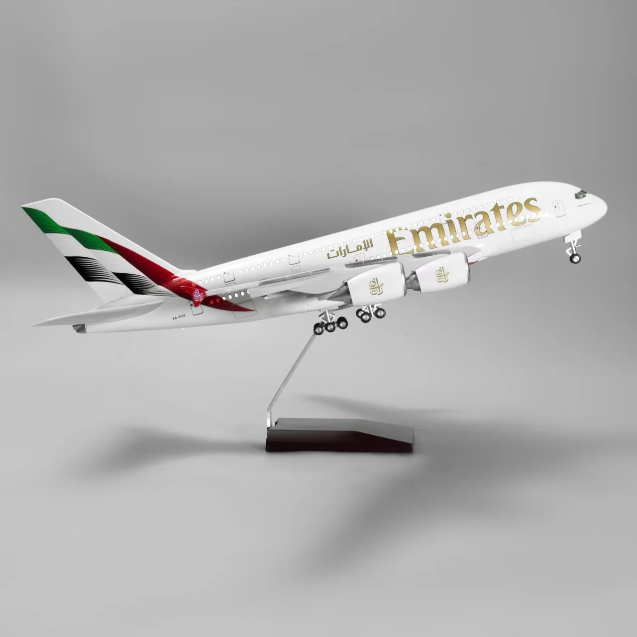 Airbus A380 New Emirates 1:160 – 47 cm / 18.5 in – LED Lights - Image 3