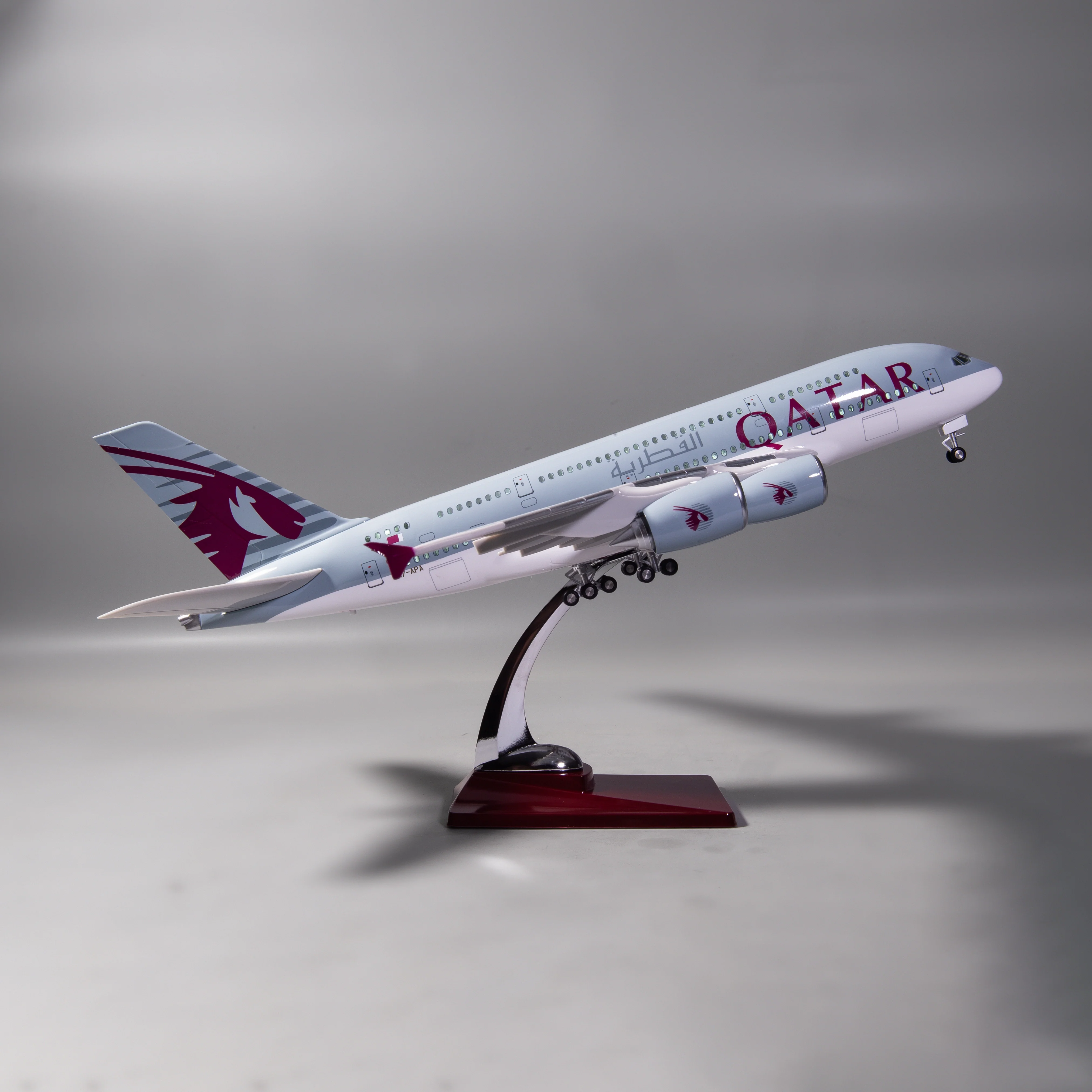 Airbus A380 Qatar 1:160 – 47 cm / 18.5 in – Opening Interior - Image 3