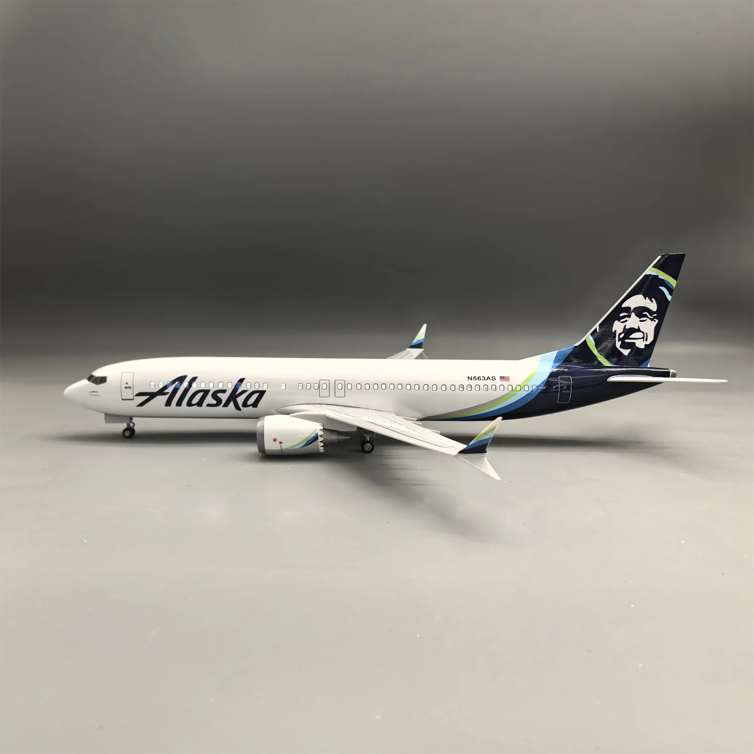 Boeing 737-800 Alaska Airlines 1:85 – 47 cm / 18.5 in – LED Lights - Image 12