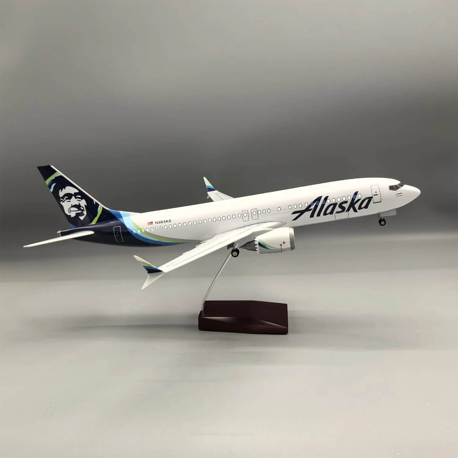 Boeing 737-800 Alaska Airlines 1:85 – 47 cm / 18.5 in – LED Lights - Image 13