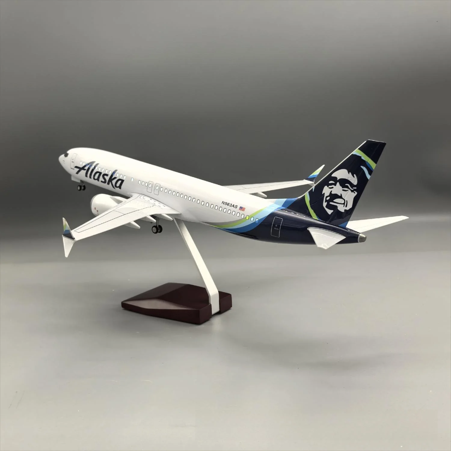 Boeing 737-800 Alaska Airlines 1:85 – 47 cm / 18.5 in – LED Lights - Image 14