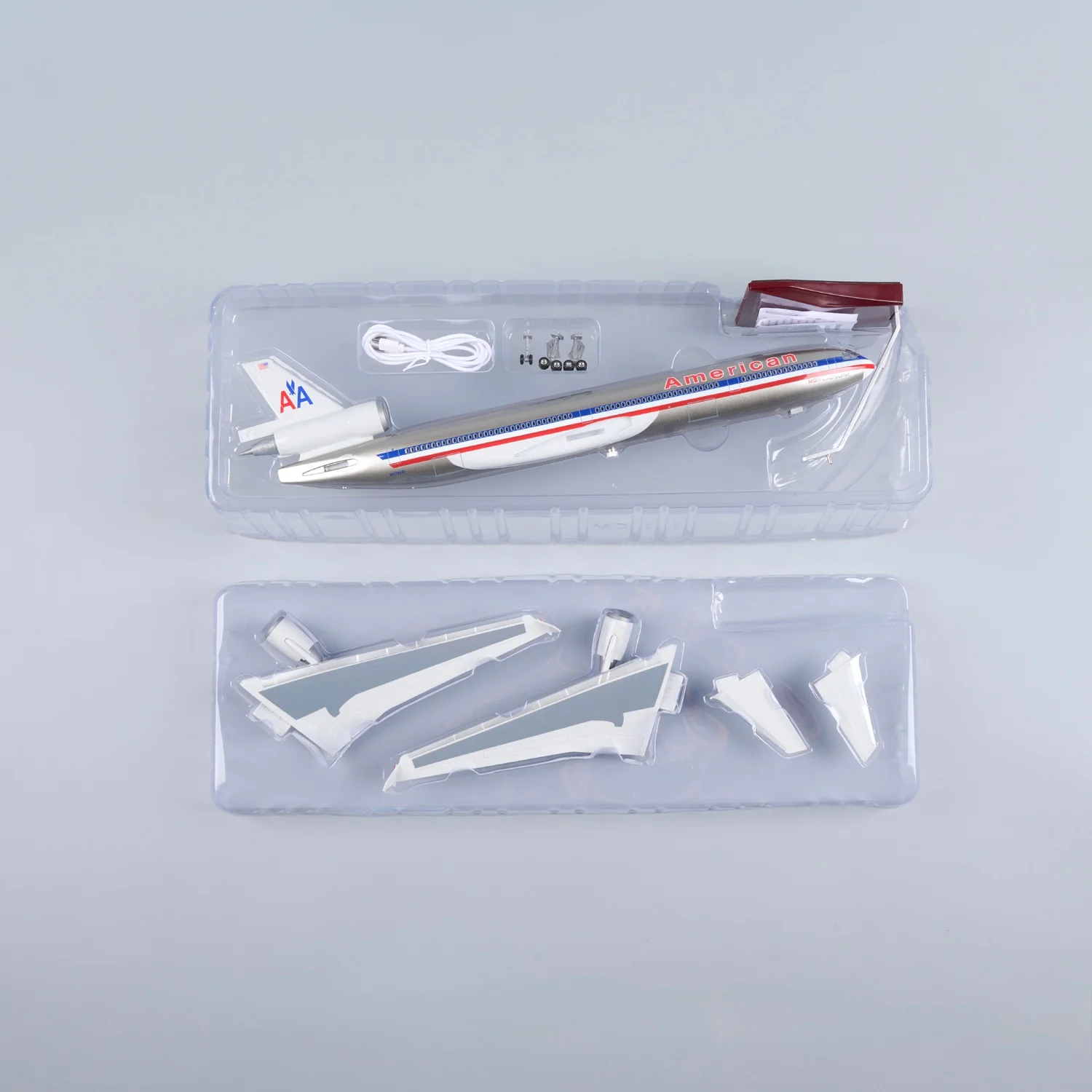 MD-11 American Airlines 1:130 – 47 cm / 18.5 in – ABS Resin – Optional LED Lights - Image 10