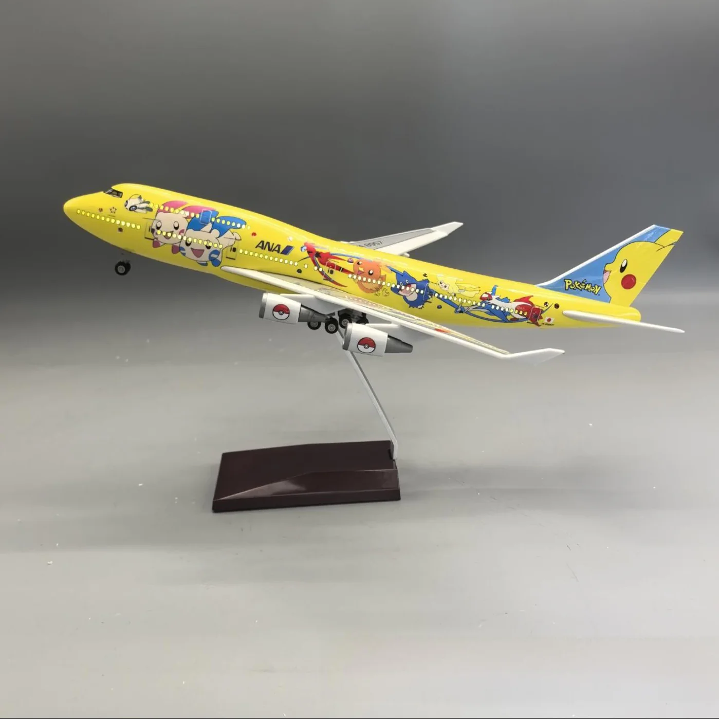 ANA "Pikachu Jet" Boeing 747-400 1:190 – 37 cm / 14.6 in – Special Pokemon Edition - Image 4