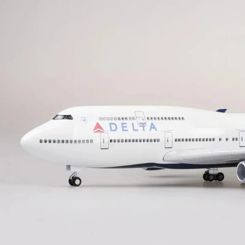 Boeing 747 Delta 1:150 – 47 cm / 18.5 in – LED Lights - Image 11