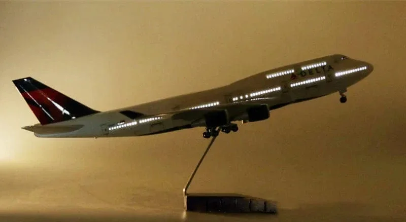 Boeing 747 Delta 1:150 – 47 cm / 18.5 in – LED Lights - Image 13