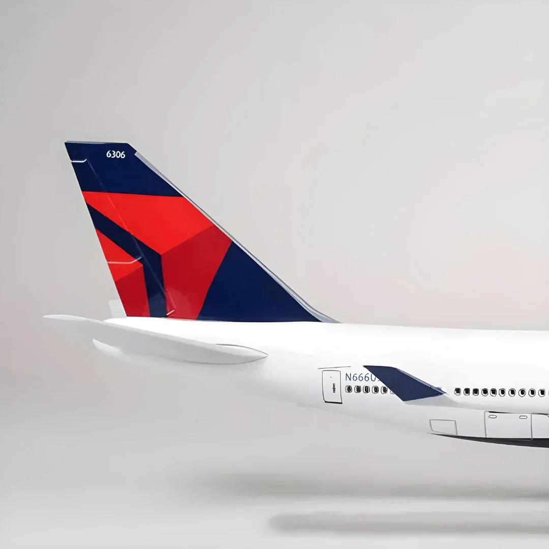 Boeing 747 Delta 1:150 – 47 cm / 18.5 in – LED Lights - Image 3