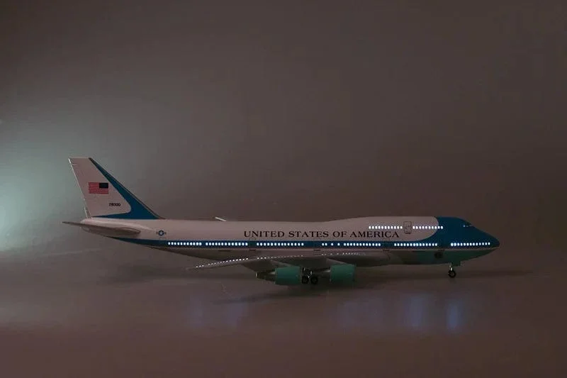 Boeing 747 Air Force One 1:150 – 47 cm / 18.5 in – LED Lights - Image 15
