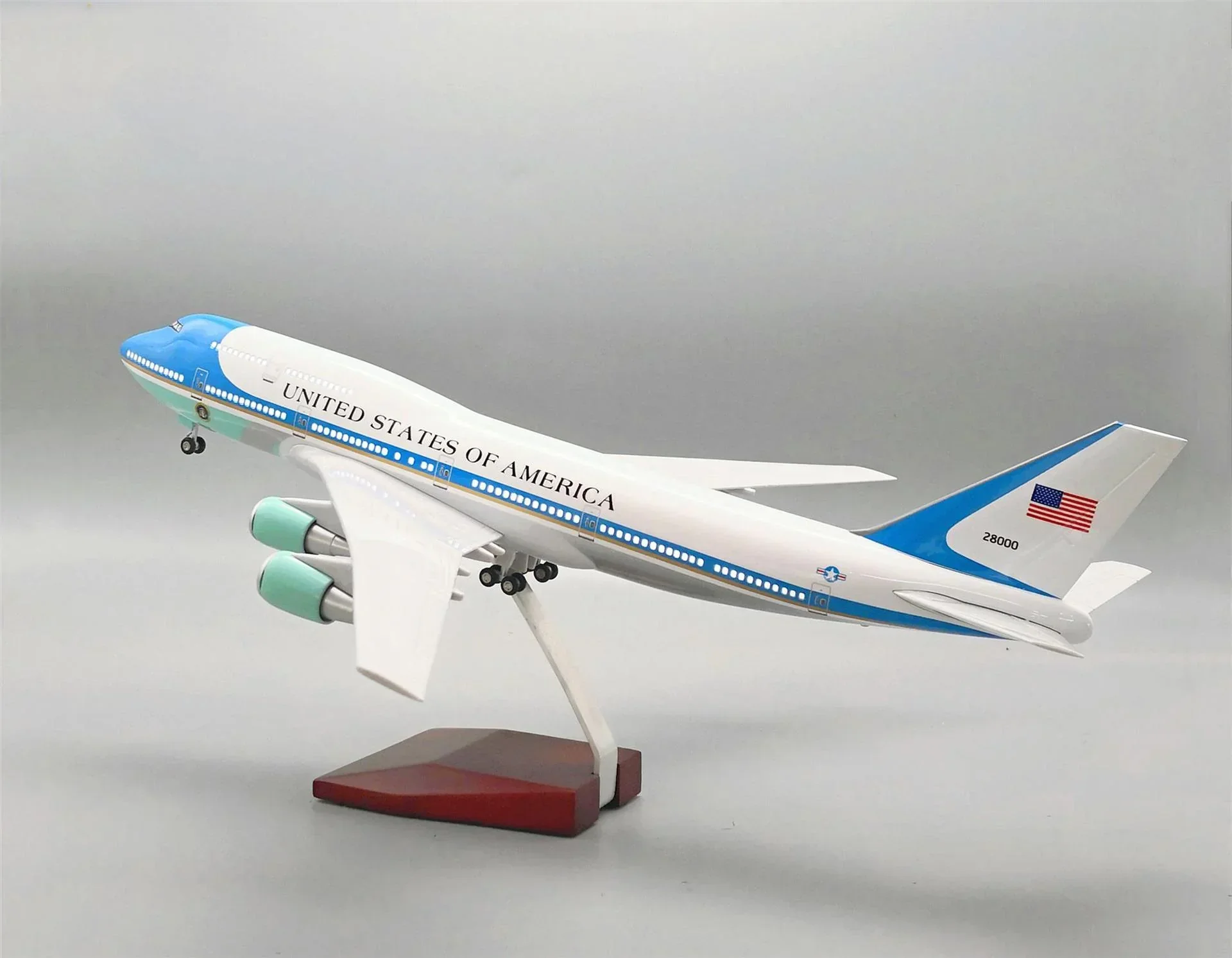 Boeing 747 Air Force One 1:150 – 47 cm / 18.5 in – LED Lights - Image 4