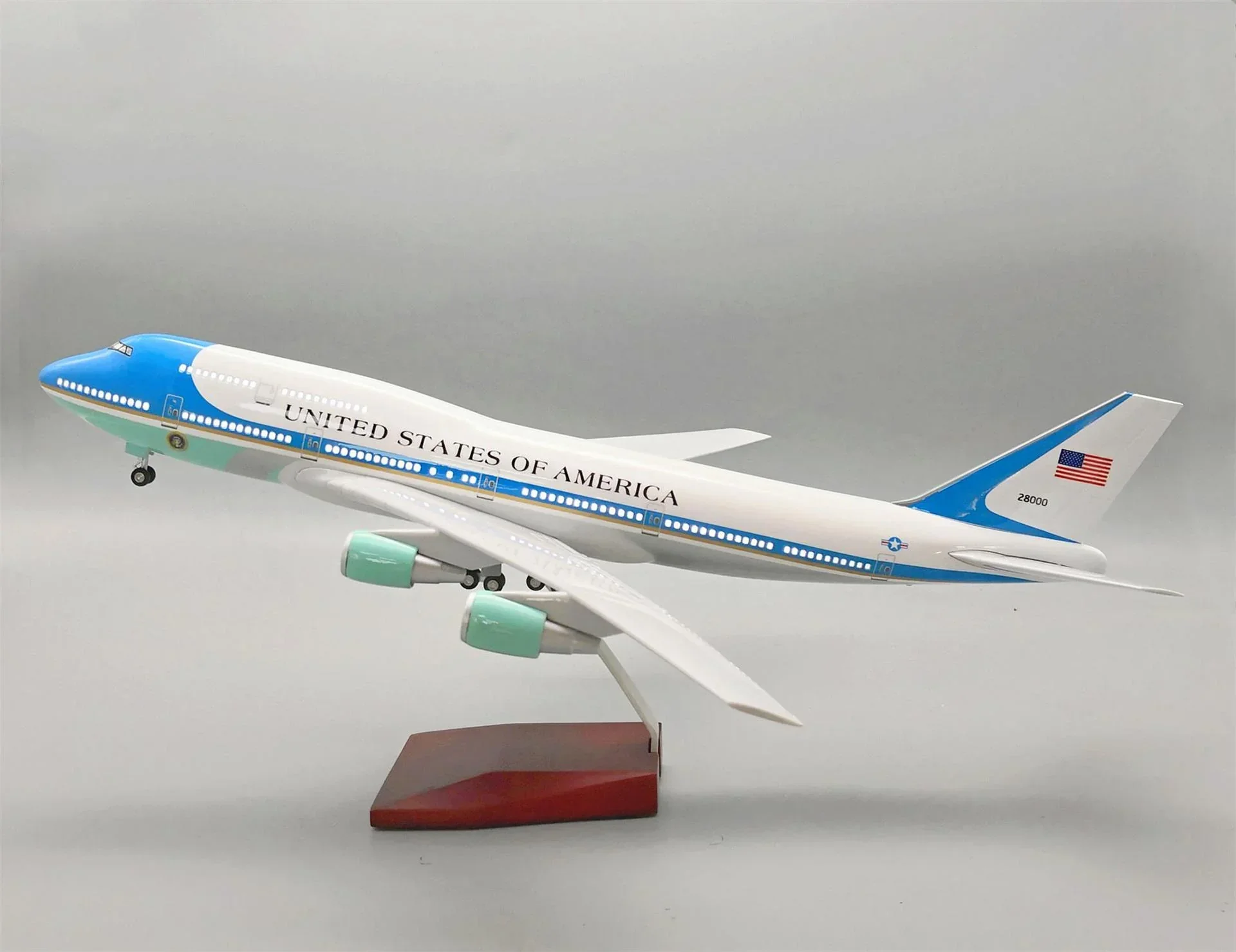 Boeing 747 Air Force One 1:150 – 47 cm / 18.5 in – LED Lights - Image 5