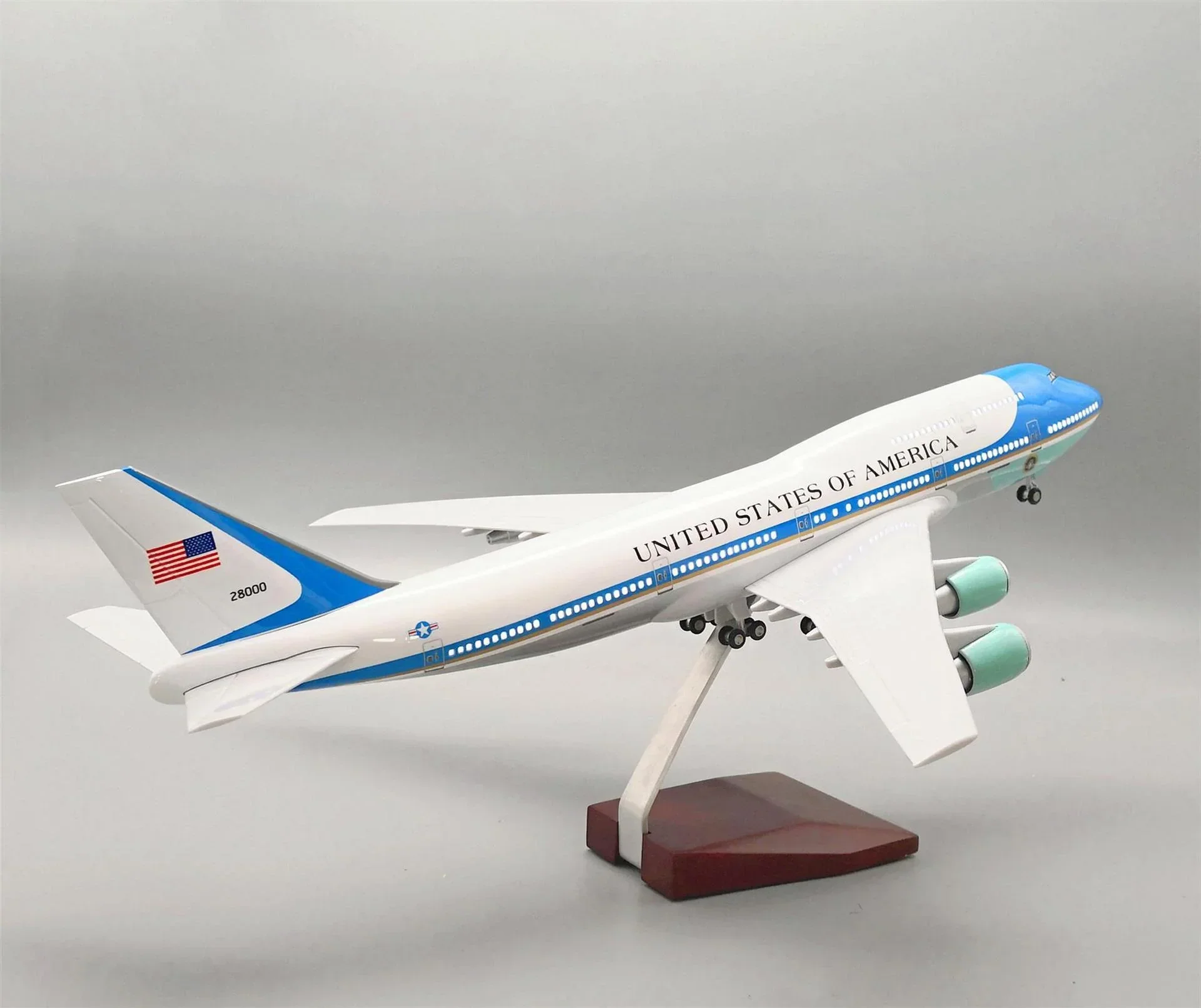 Boeing 747 Air Force One 1:150 – 47 cm / 18.5 in – LED Lights - Image 6