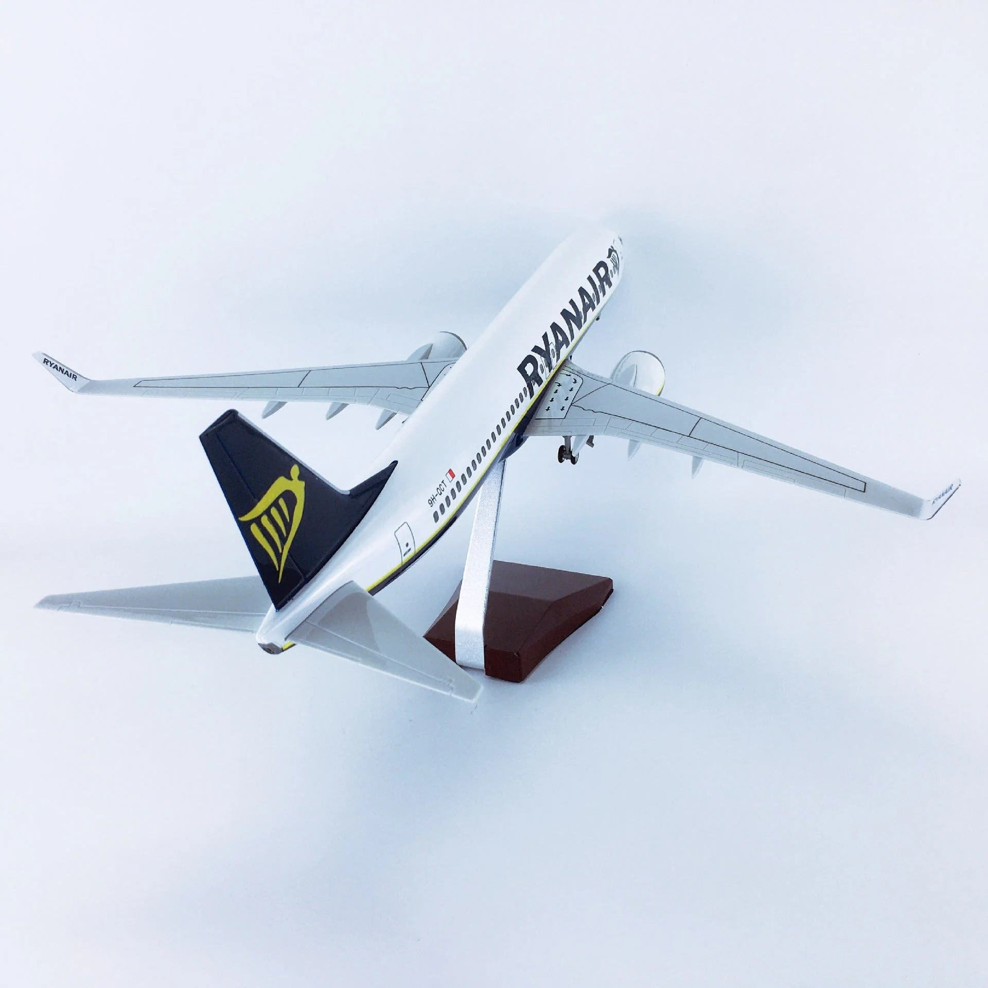 B737-800 Ryanair - Scale 1/80 - 47cm - 18.5 in - Airplane Model - Image 14