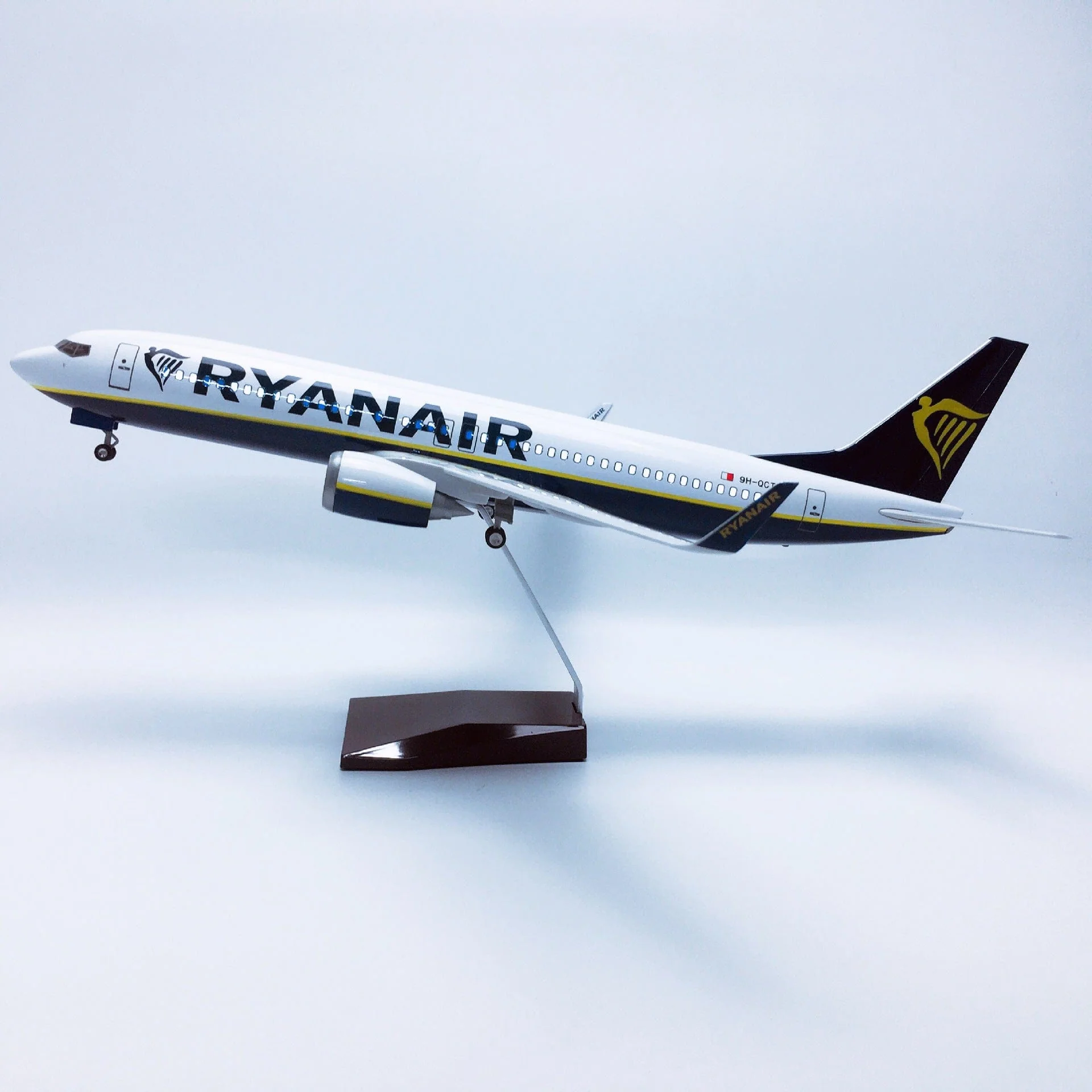 B737-800 Ryanair - Scale 1/80 - 47cm - 18.5 in - Airplane Model - Image 5