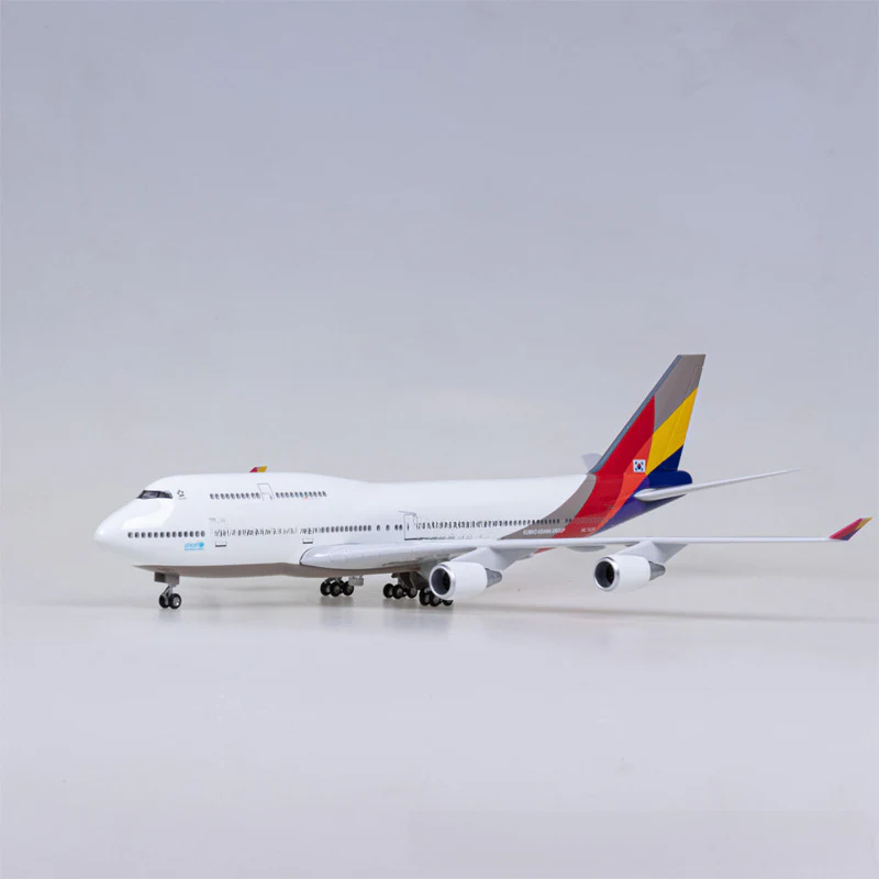 B747 Asiana Airlines - Scale 1/157 - L:47cm - Image 4