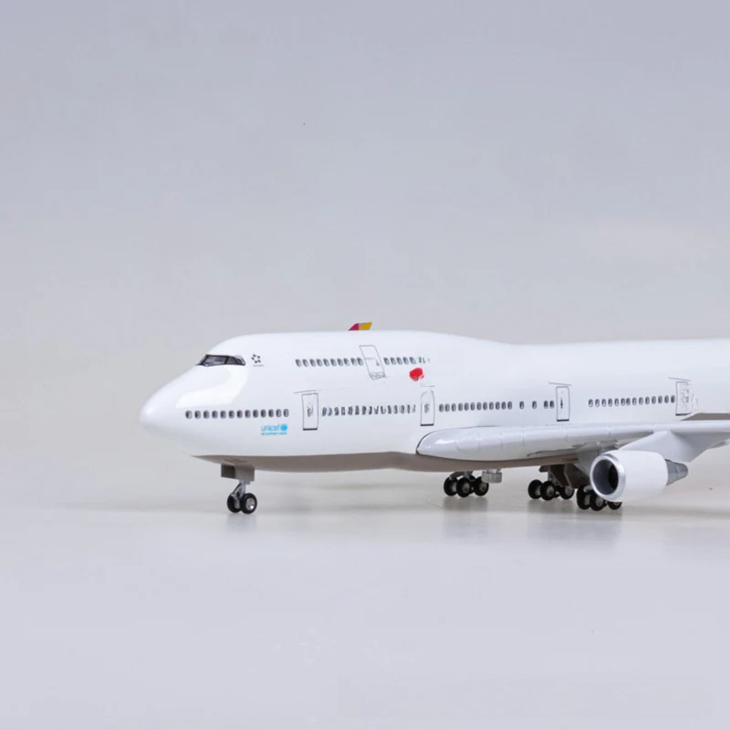 B747 Asiana Airlines - Scale 1/157 - L:47cm - Image 5