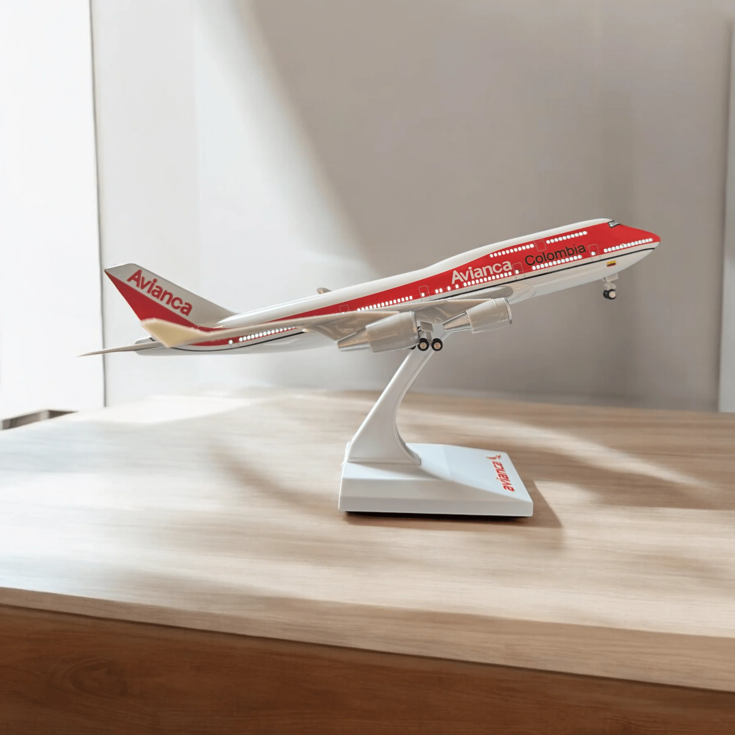 B747 AVIANCA - 30cm - 11.8in - LED & Sound - Airplane Model - Image 3